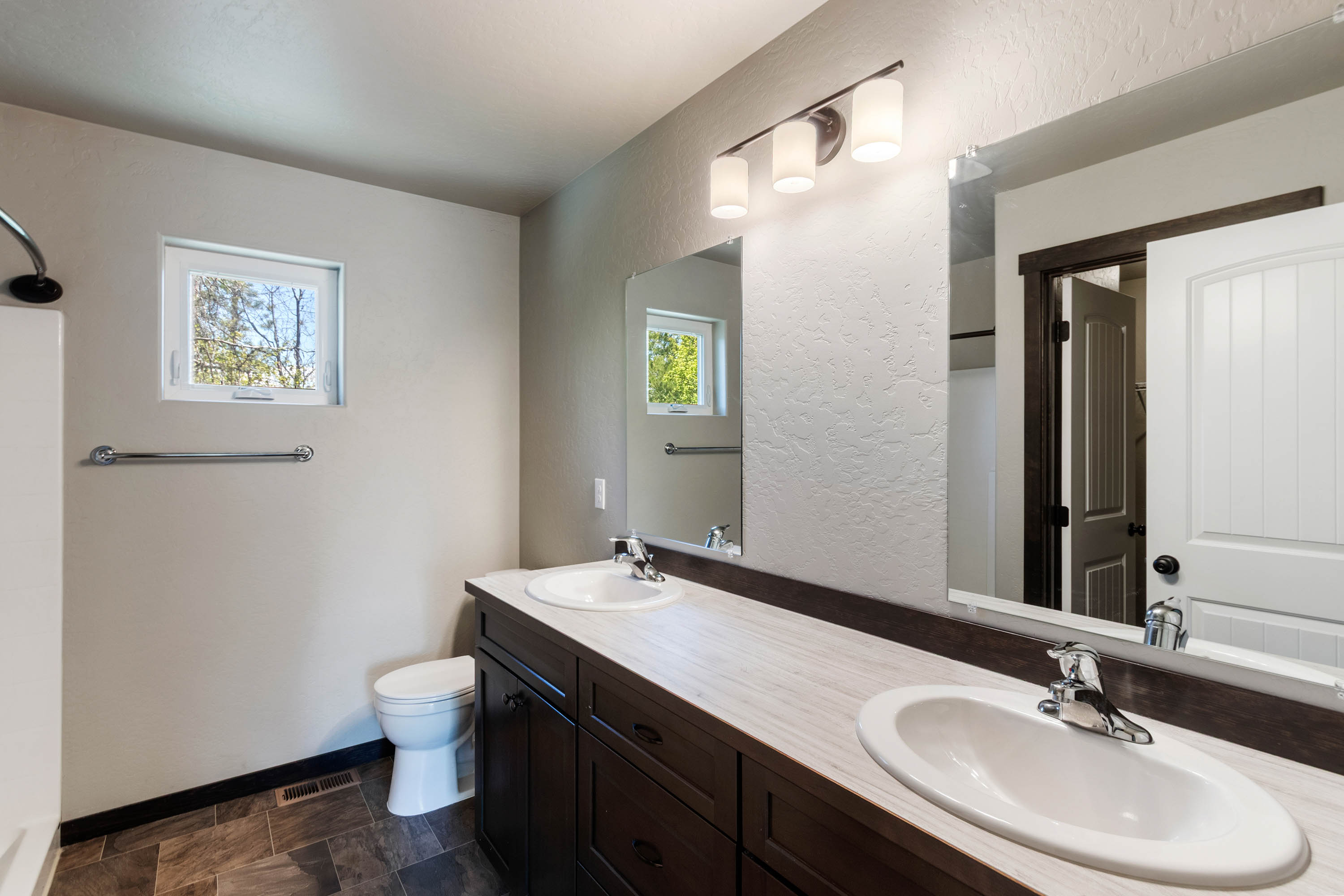 Sagle, Idaho, 83860, United States, 3 Bedrooms Bedrooms, ,2 BathroomsBathrooms,Residential,For Sale,1996409