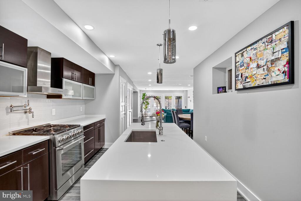 Washington, District of Columbia, 20010, United States, 2 Bedrooms Bedrooms, ,2 BathroomsBathrooms,Residential,For Sale,1975364