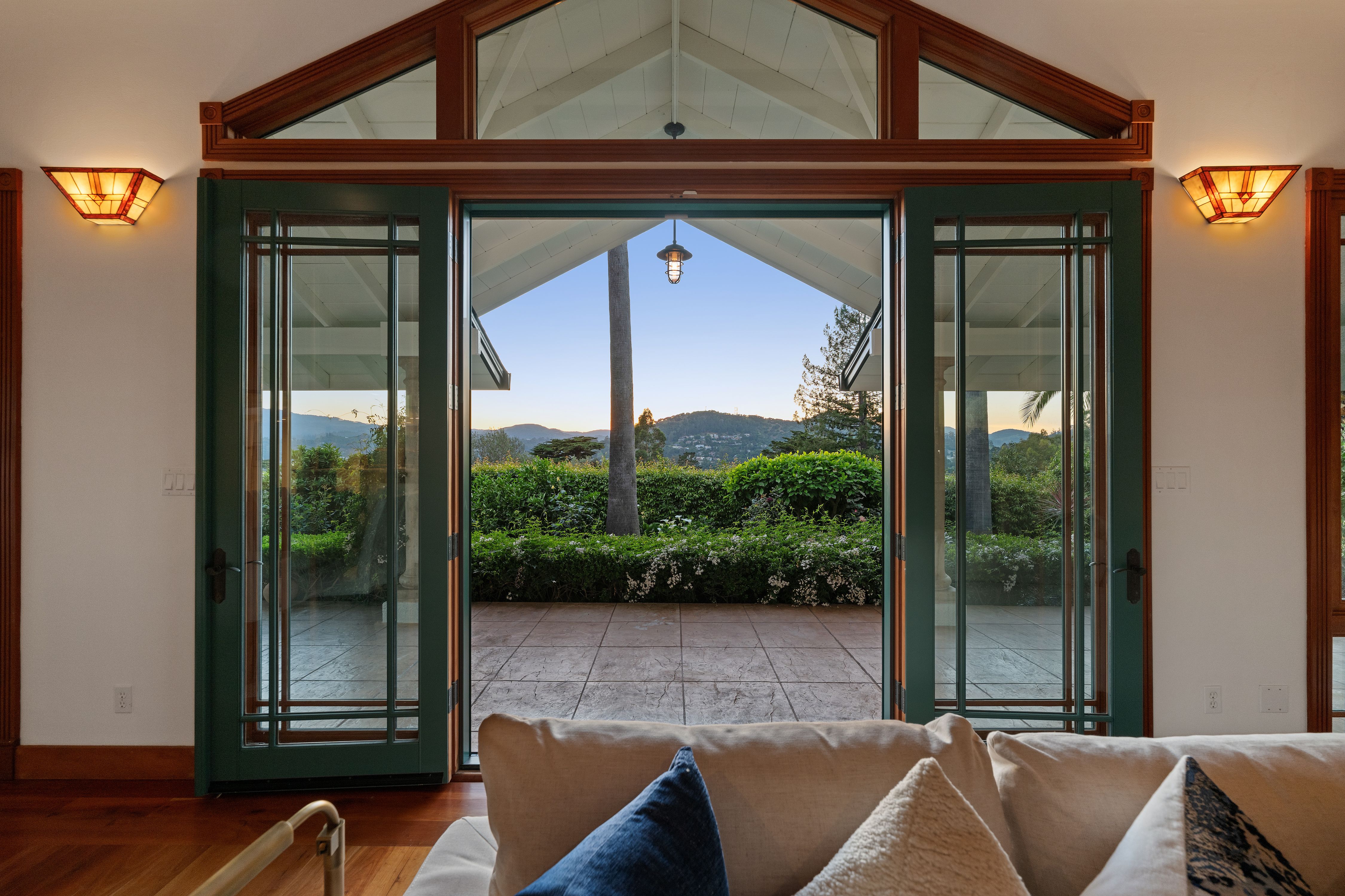  Striking Contemporary Residence - 物件實景