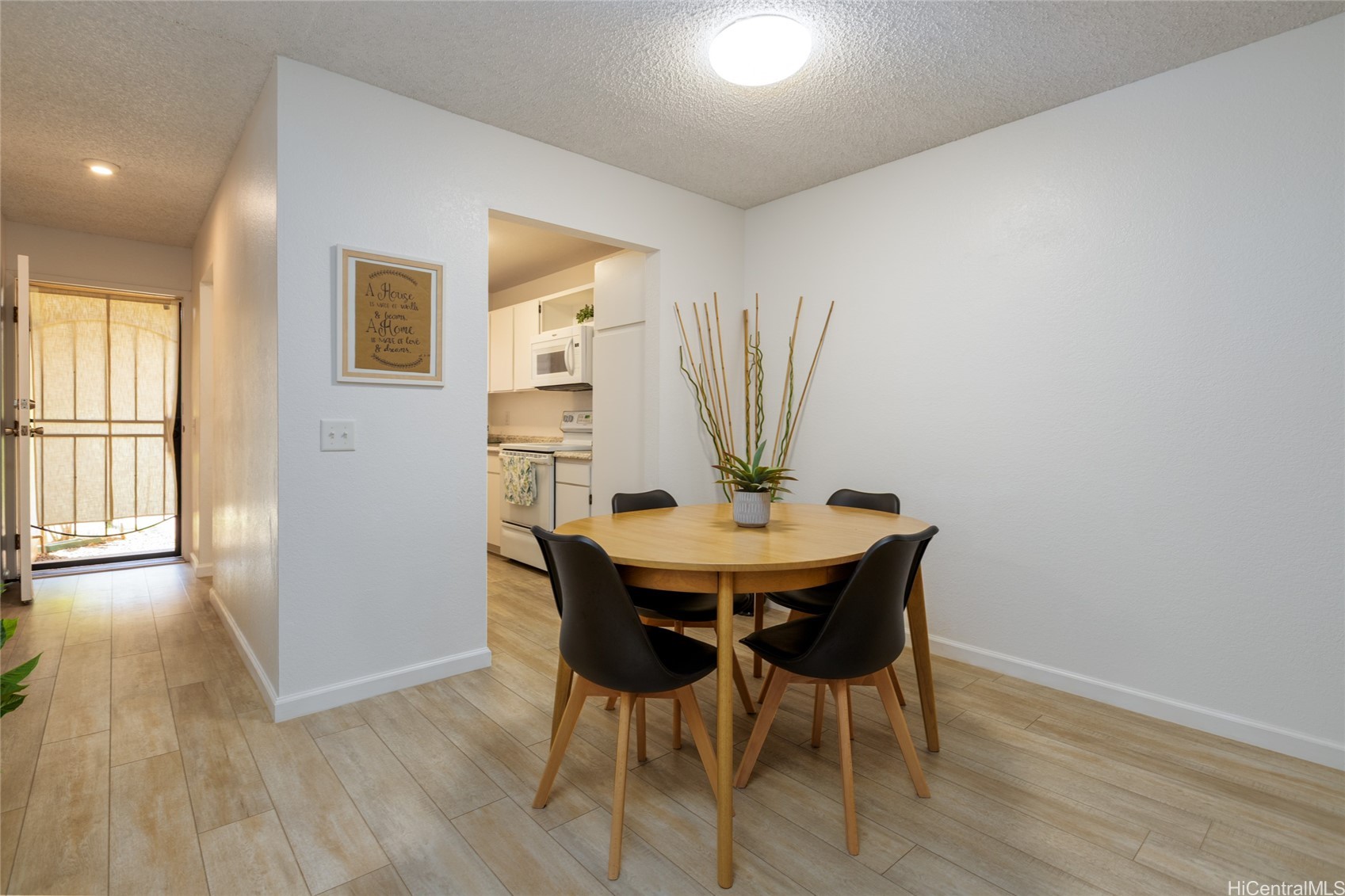 Pearl City, Hawaii, 96782, United States, 2 Bedrooms Bedrooms, ,2 BathroomsBathrooms,Residential,For Sale,1932075