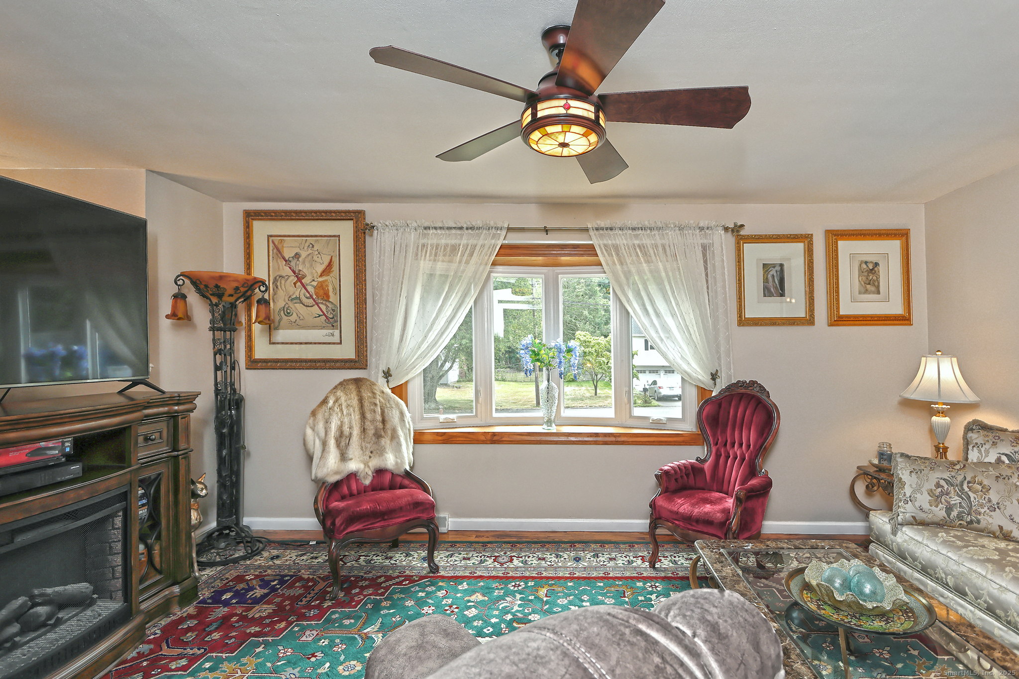 Milford, Connecticut, 06460, United States, 3 Bedrooms Bedrooms, ,3 BathroomsBathrooms,Residential,For Sale,1933259