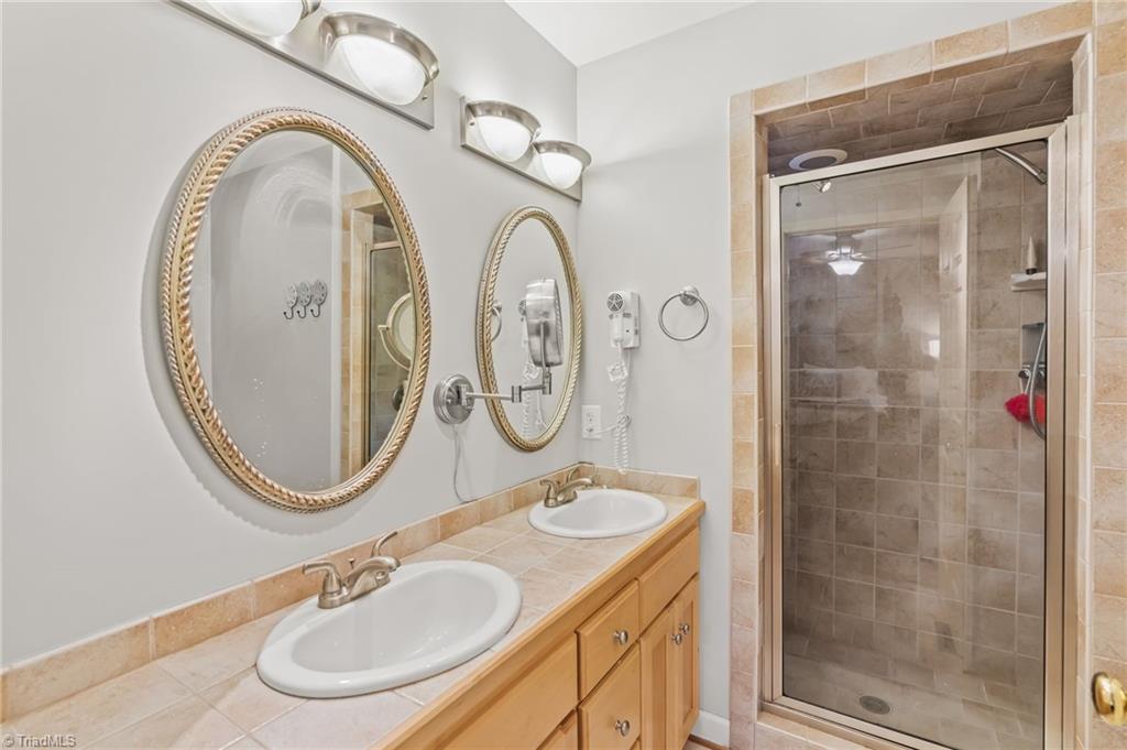 New London, North Carolina, 28127, United States, 3 Bedrooms Bedrooms, ,2 BathroomsBathrooms,Residential,For Sale,1991438