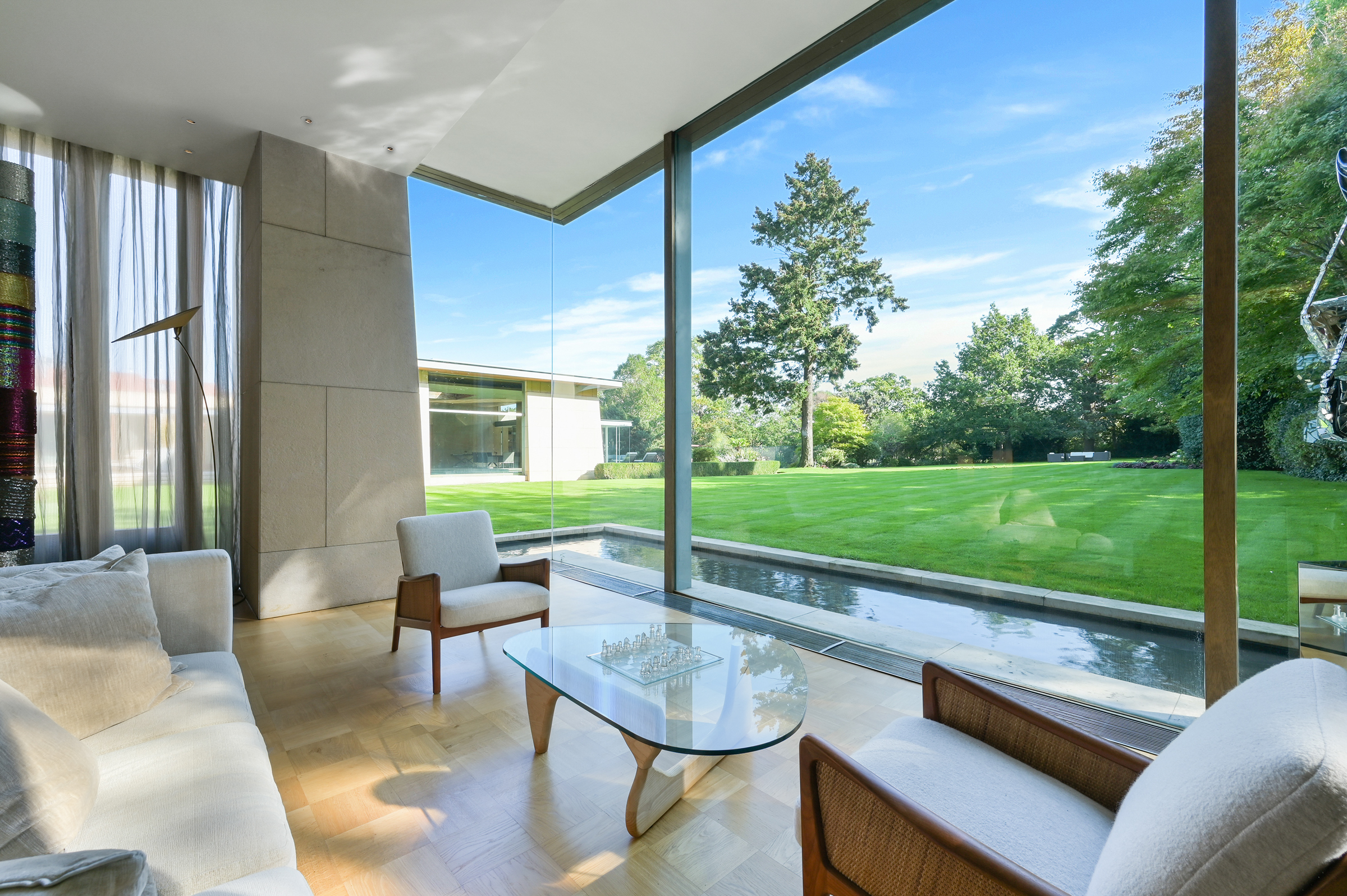  An architectural house on The Bishops Avenue with an indoor-outdoor pool - 物件實景