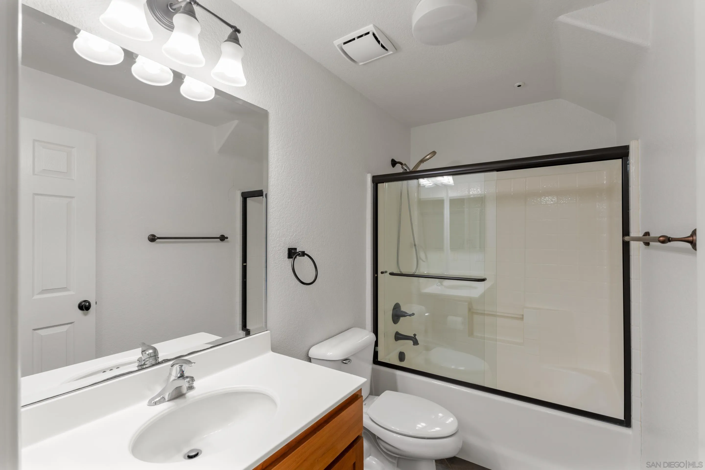 San Diego, California, 92123, United States, 2 Bedrooms Bedrooms, ,2 BathroomsBathrooms,Residential,For Sale,1939534