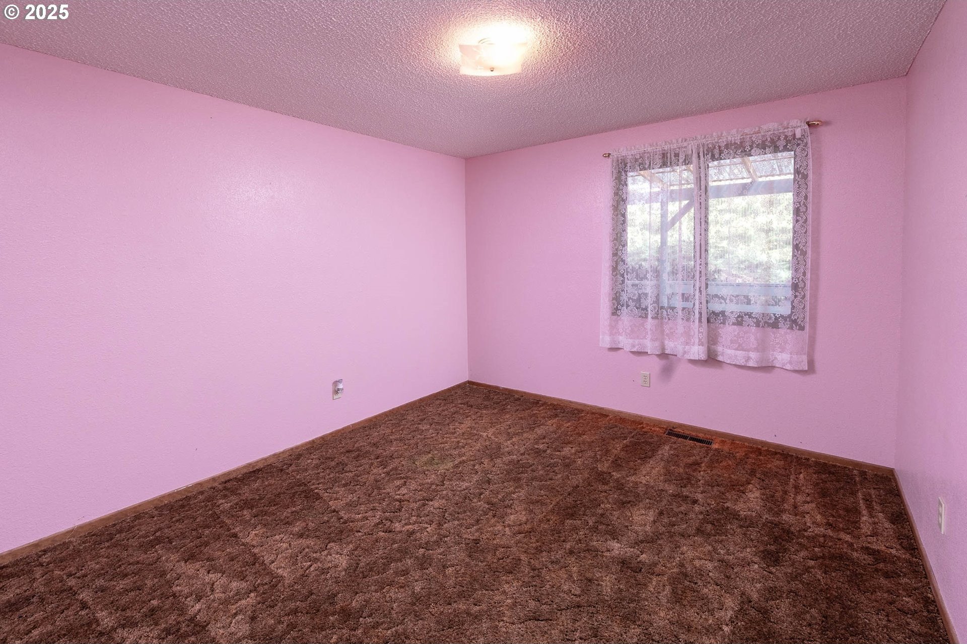 Myrtle Point, Oregon, 97458, United States, 3 Bedrooms Bedrooms, ,3 BathroomsBathrooms,Residential,For Sale,1975614