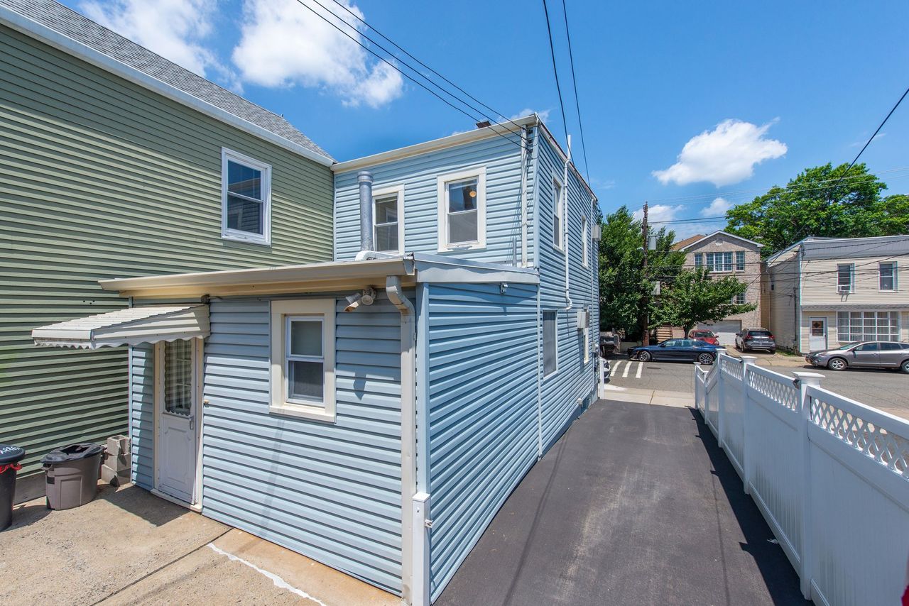 Harrison, New Jersey, 07029, United States, 2 Bedrooms Bedrooms, ,1 BathroomBathrooms,Residential,For Sale,1984057