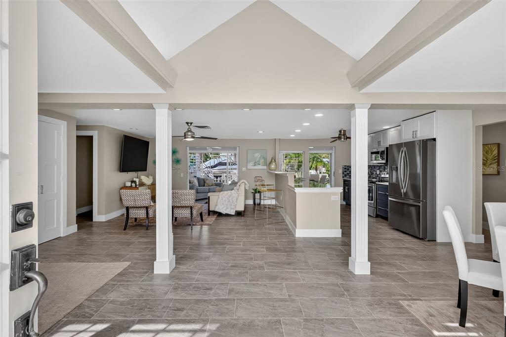 Longboat Key, Florida, 34228, United States, 3 Bedrooms Bedrooms, ,2 BathroomsBathrooms,Residential,For Sale,1990986