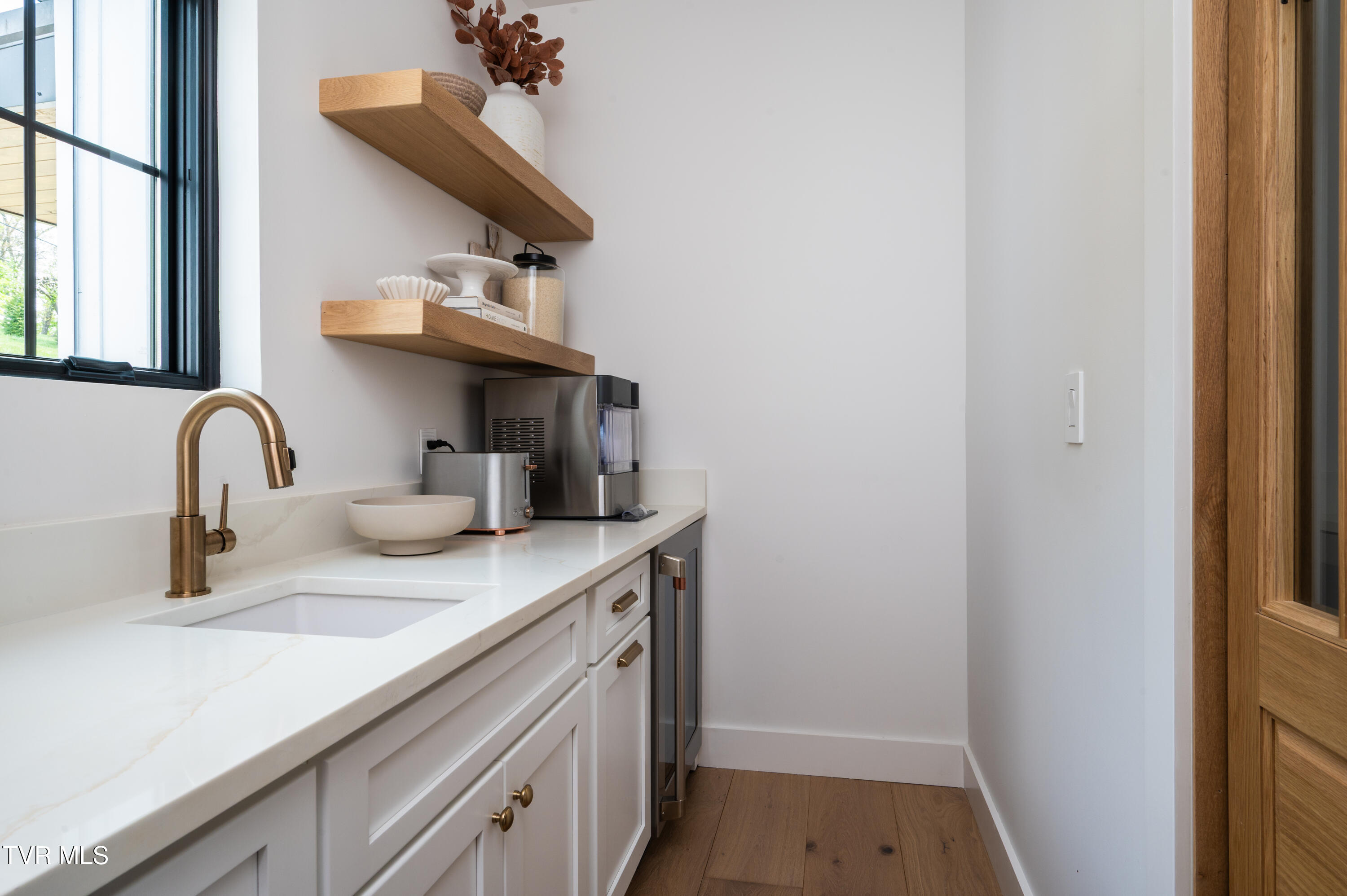 Kingsport, Tennessee, 37664, United States, 4 Bedrooms Bedrooms, ,4 BathroomsBathrooms,Residential,For Sale,1981214