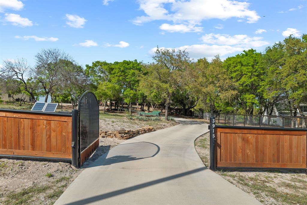 Weatherford, Texas, 76085, United States, 4 Bedrooms Bedrooms, ,4 BathroomsBathrooms,Residential,For Sale,1977773