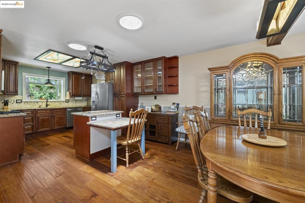 Twain Harte, California, 95383, United States, 3 Bedrooms Bedrooms, ,3 BathroomsBathrooms,Residential,For Sale,1862195