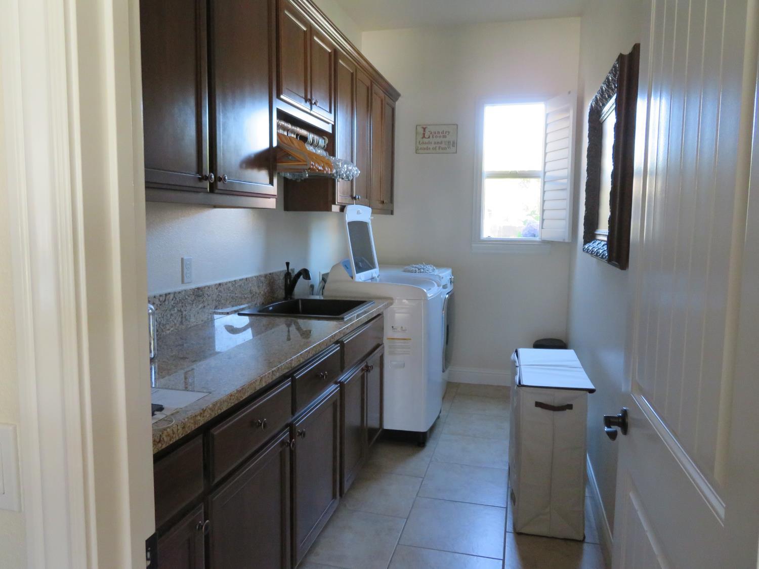 Oakdale, California, 95361, United States, 3 Bedrooms Bedrooms, ,4 BathroomsBathrooms,Residential,For Sale,1905843