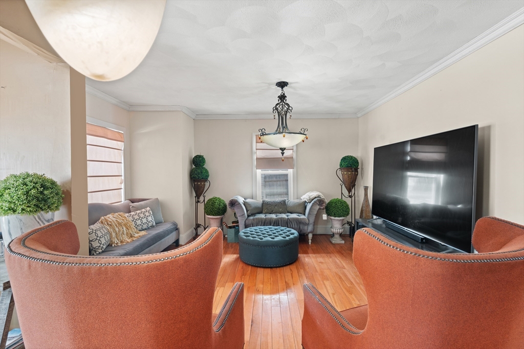 Lynn, Massachusetts, 01905, United States, 3 Bedrooms Bedrooms, ,2 BathroomsBathrooms,Residential,For Sale,1983018