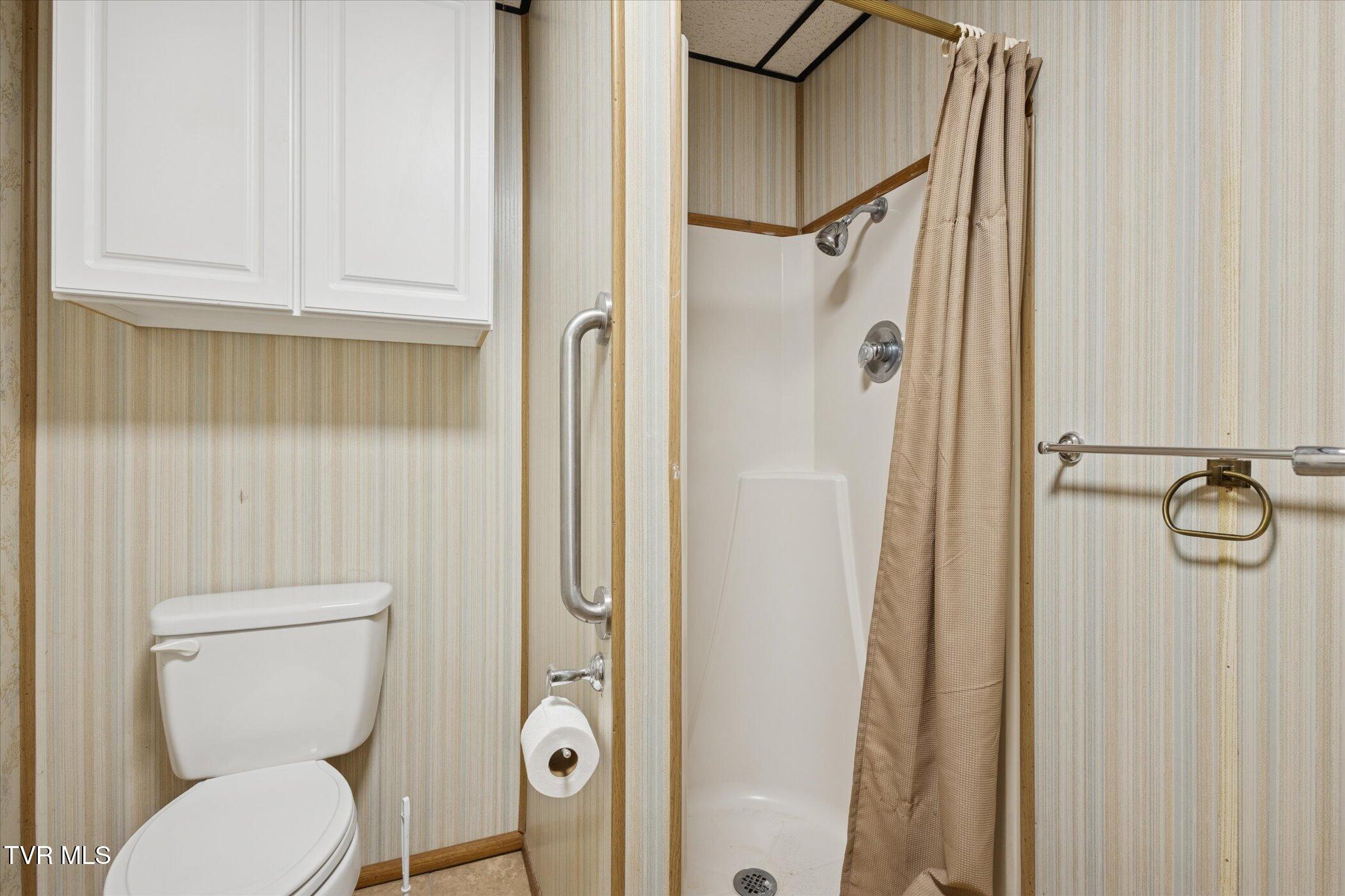 Johnson City, Tennessee, 37604, United States, 4 Bedrooms Bedrooms, ,3 BathroomsBathrooms,Residential,For Sale,1978550