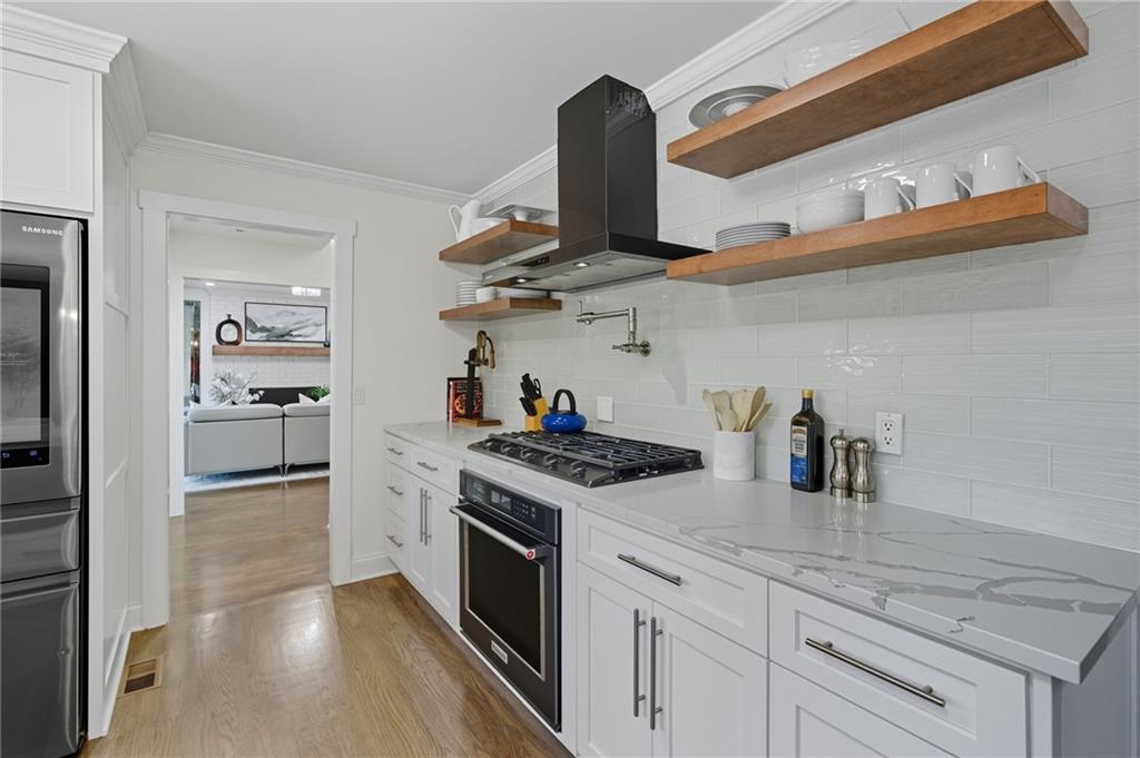 Alpharetta, Georgia, 30005, United States, 4 Bedrooms Bedrooms, ,6 BathroomsBathrooms,Residential,For Sale,1983404