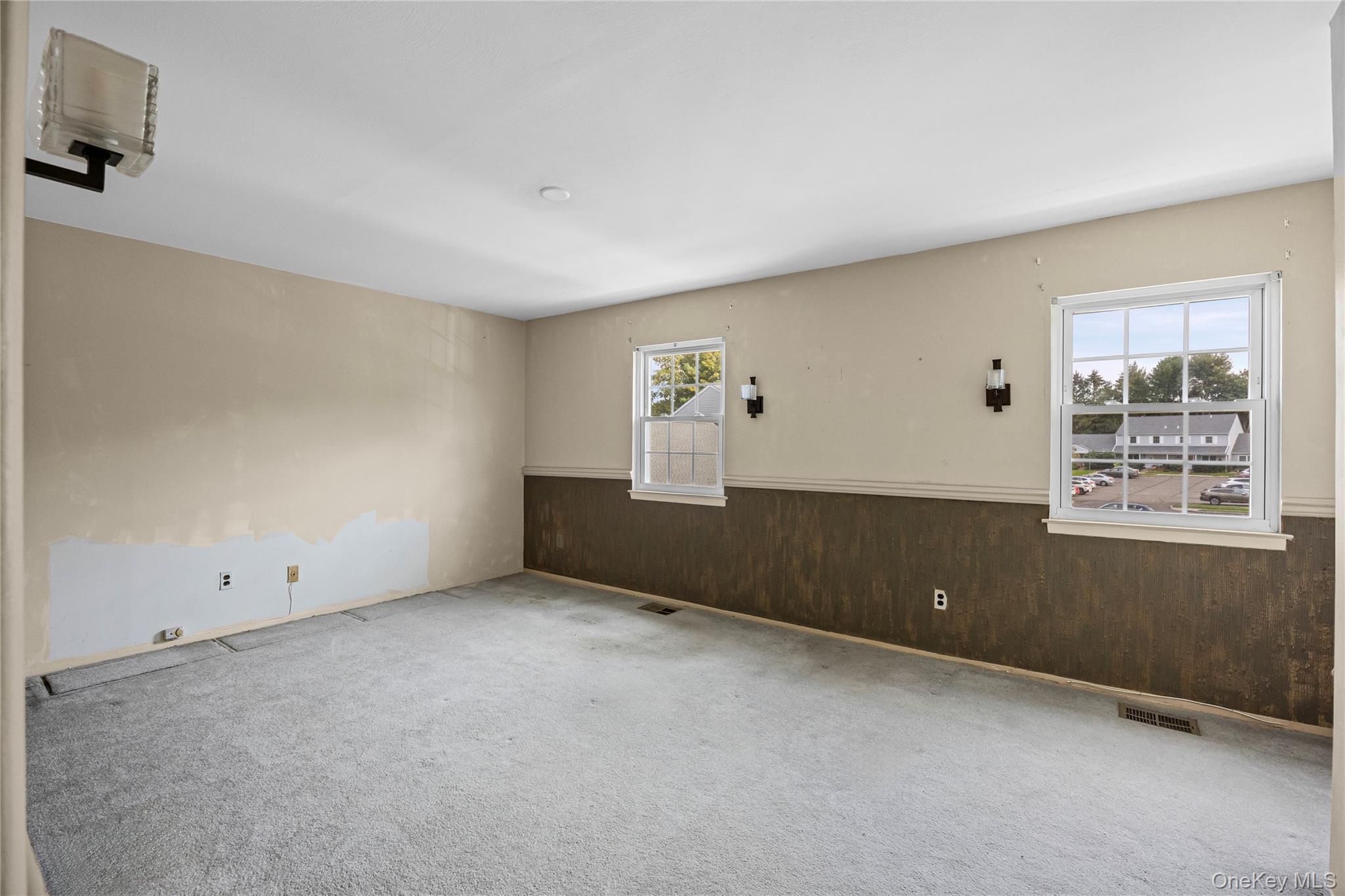 Huntington Station, New York, 11746, United States, 2 Bedrooms Bedrooms, ,2 BathroomsBathrooms,Residential,For Sale,1981328