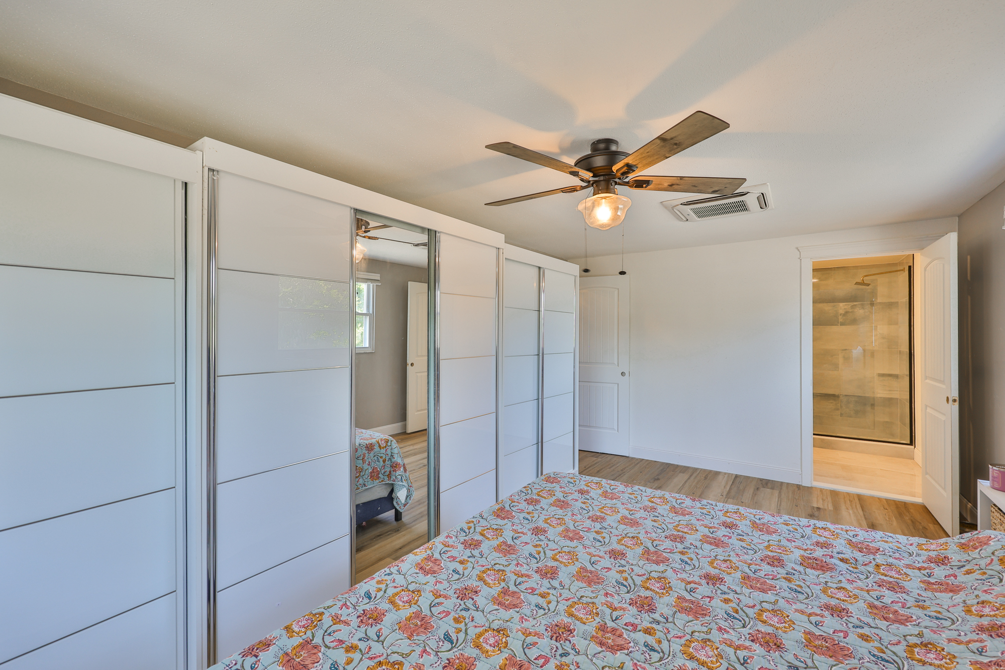 Seminole, Florida, 33772, United States, 3 Bedrooms Bedrooms, ,2 BathroomsBathrooms,Residential,For Sale,1978971