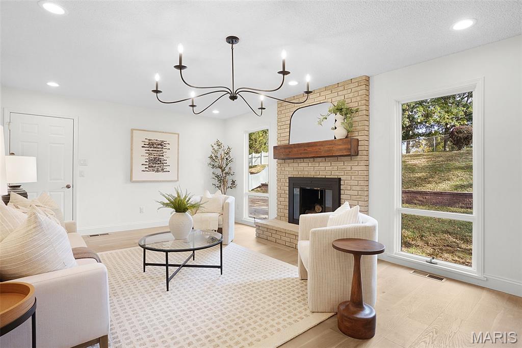 Ellisville, Missouri, 63011, United States, 4 Bedrooms Bedrooms, ,3 BathroomsBathrooms,Residential,For Sale,1989031