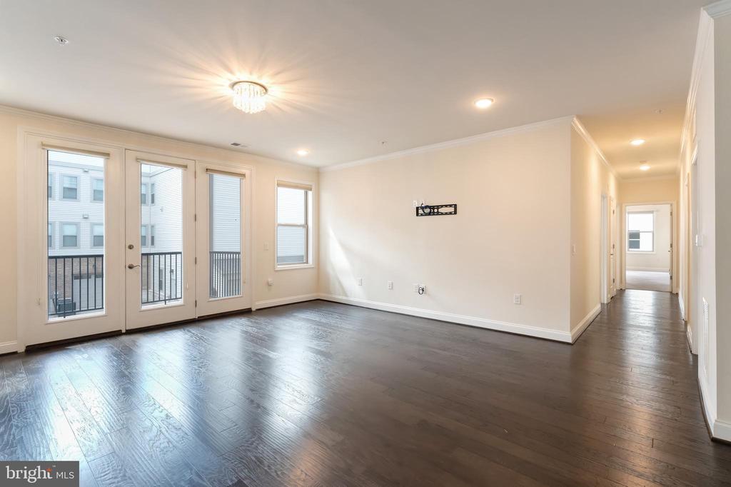 Ashburn, Virginia, 20148, United States, 3 Bedrooms Bedrooms, ,2 BathroomsBathrooms,Residential,For Sale,1977390