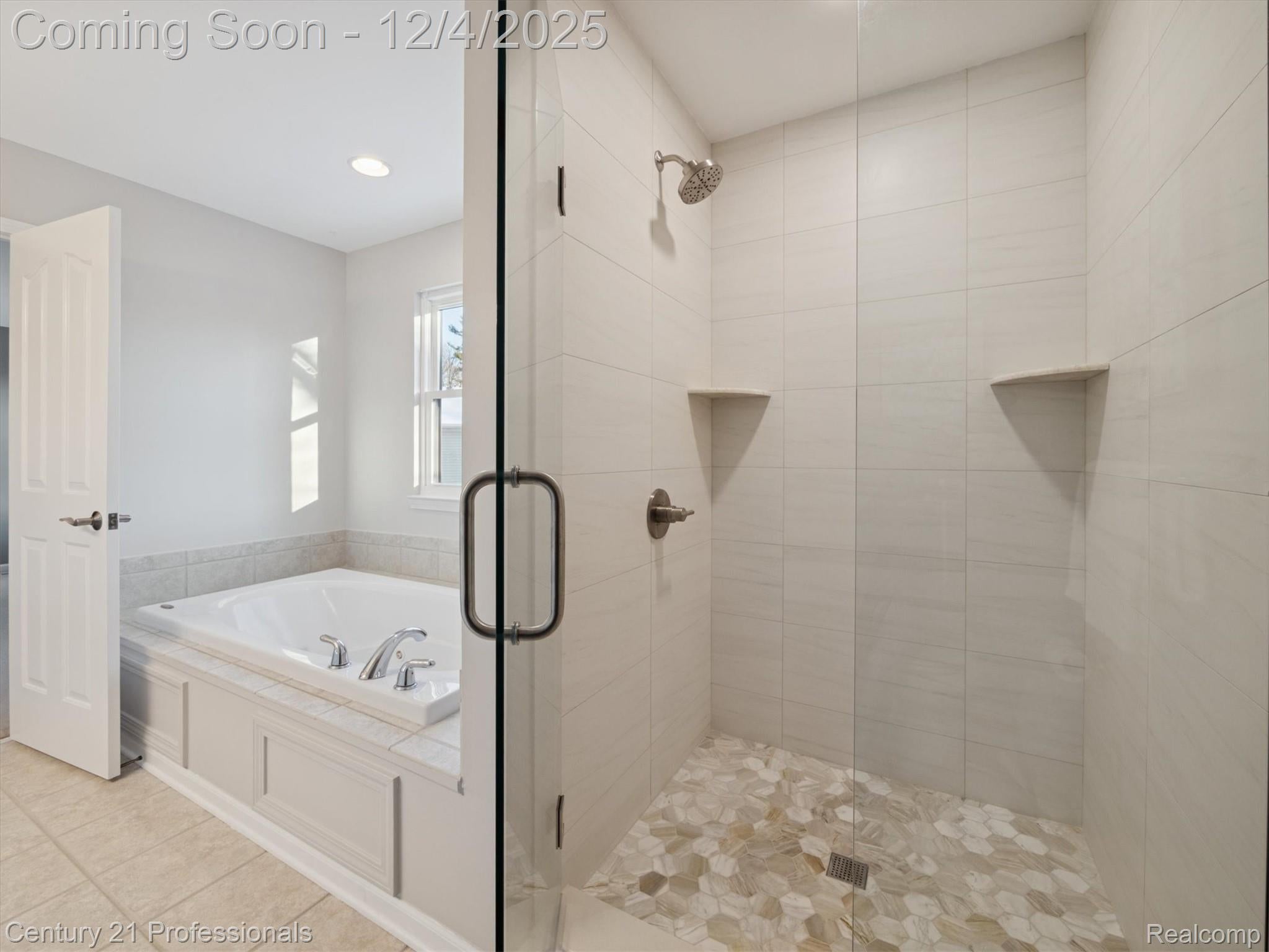 Orion, Michigan, 48360, United States, 4 Bedrooms Bedrooms, ,4 BathroomsBathrooms,Residential,For Sale,2001208