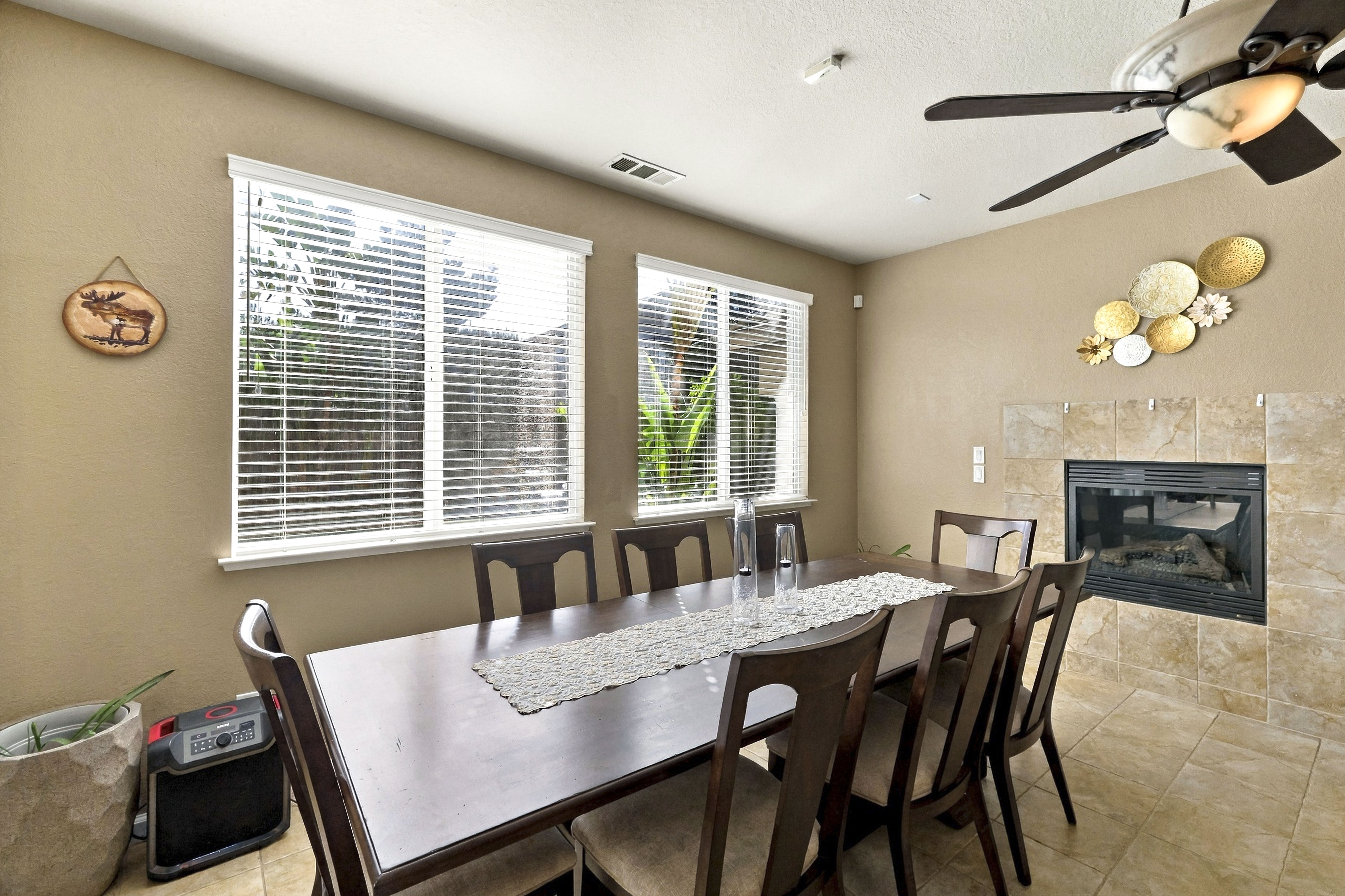  Expansive Paseo West Home with Poolside Living - 物件實景