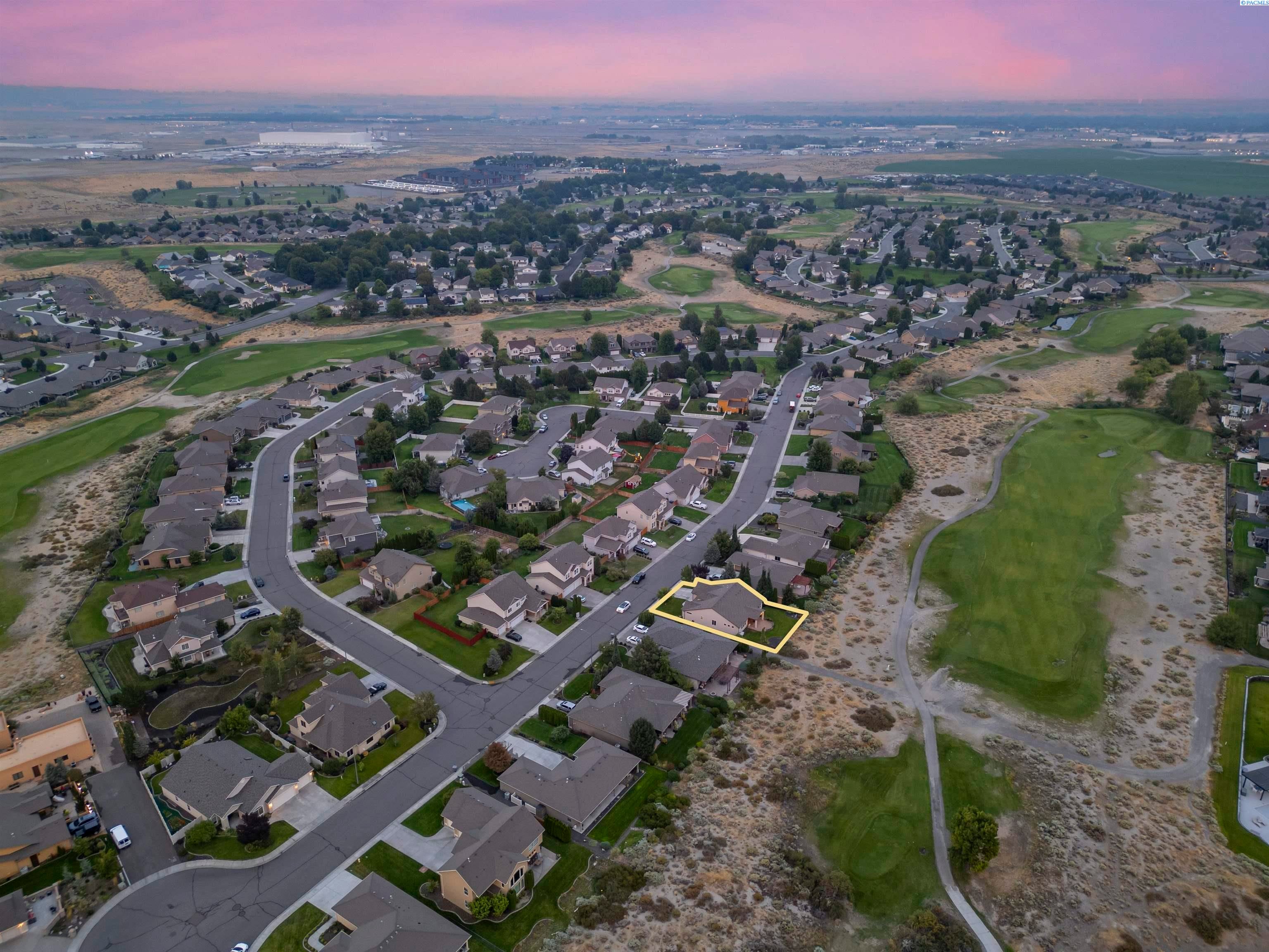 Richland, Washington, 99354, United States, 4 Bedrooms Bedrooms, ,2 BathroomsBathrooms,Residential,For Sale,1981537