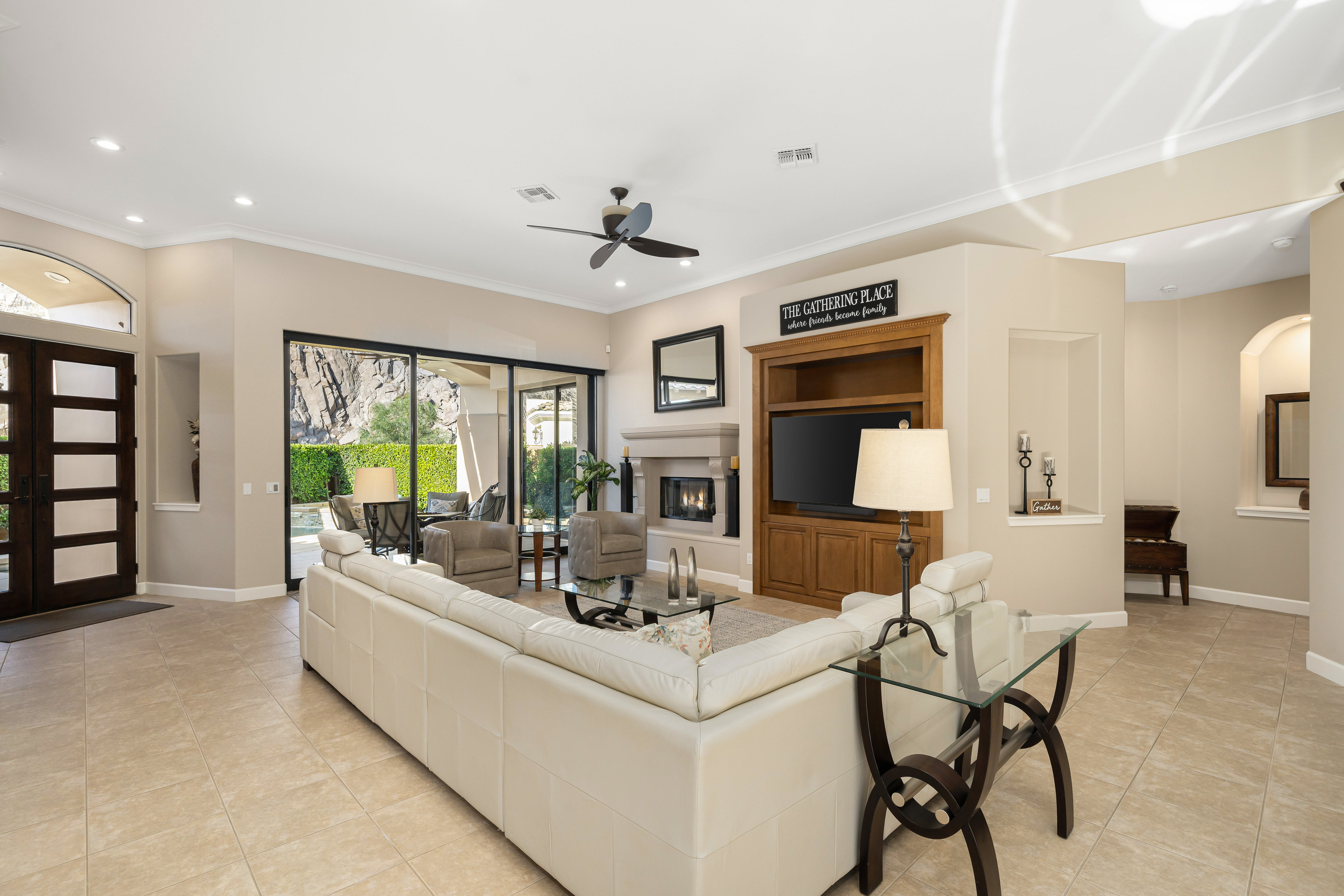  South Facing Gated La Quinta Pool Home - 物件實景