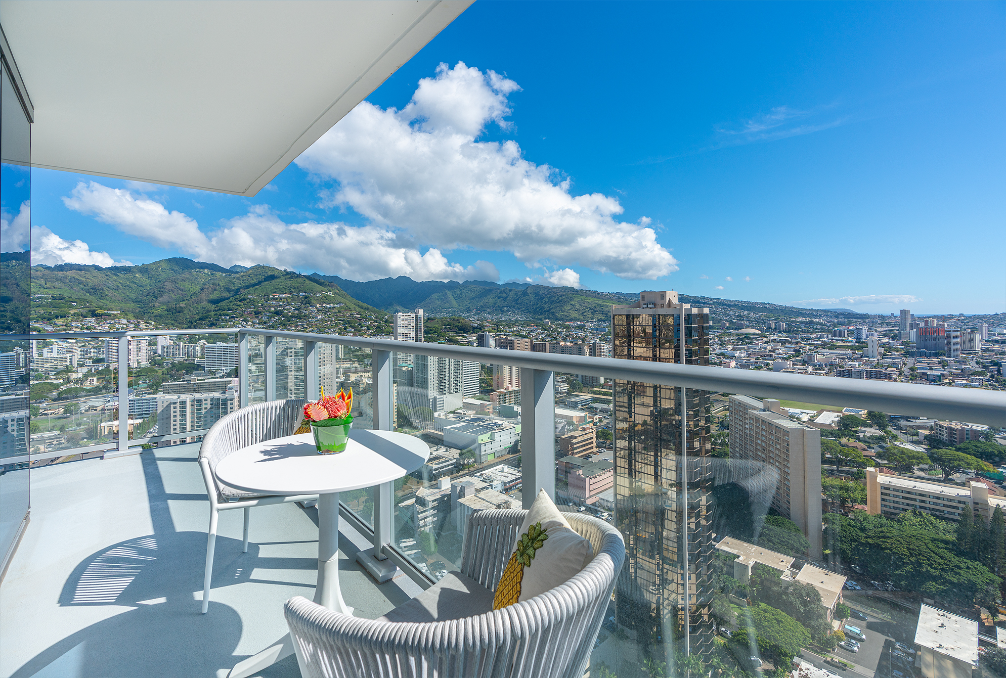 Honolulu, Hawaii, 96814, United States, 2 Bedrooms Bedrooms, ,2 BathroomsBathrooms,Residential,For Sale,2005492