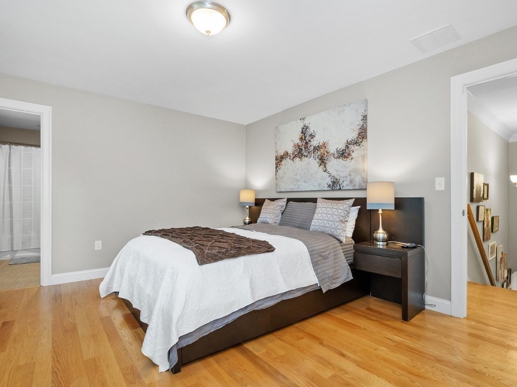 Waltham, Massachusetts, 02451, United States, 4 Bedrooms Bedrooms, ,5 BathroomsBathrooms,Residential,For Sale,1940187