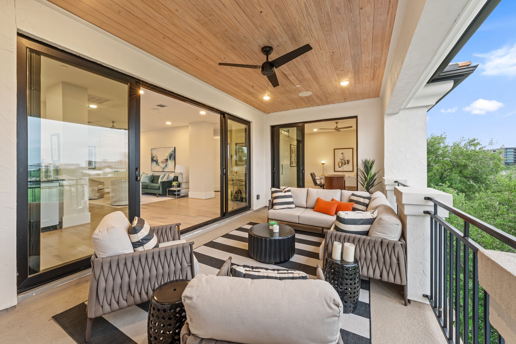  611 N Live Oak Street - 物件實景