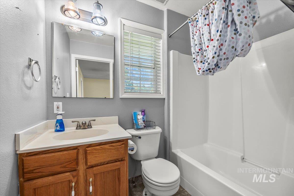 Caldwell, Idaho, 83605, United States, 4 Bedrooms Bedrooms, ,3 BathroomsBathrooms,Residential,For Sale,1938152
