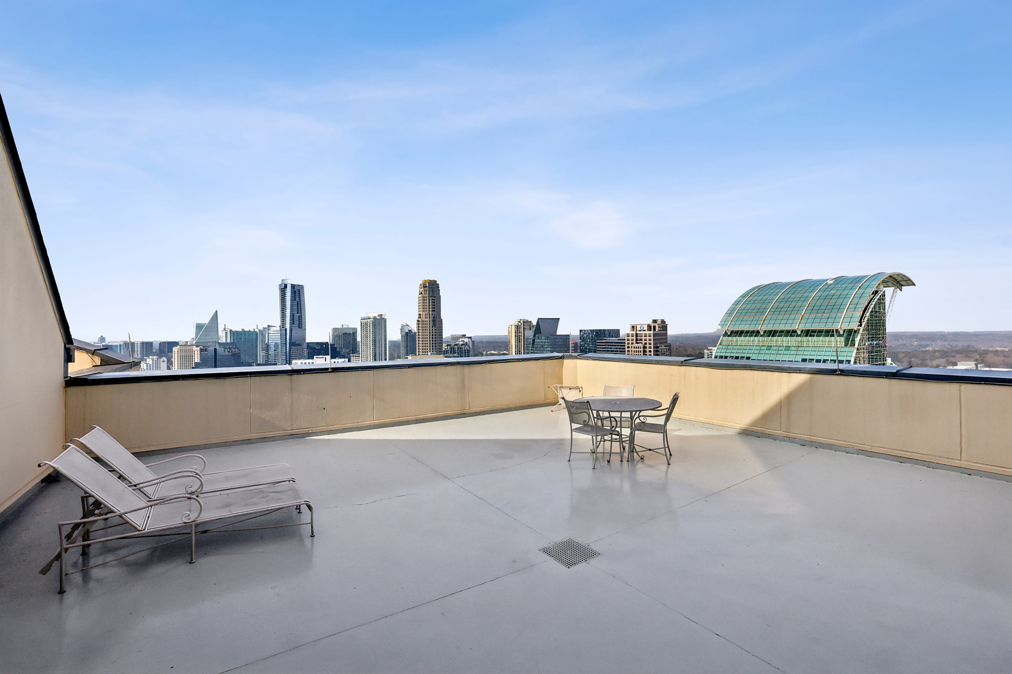  Welcome to Unit 2150 at The Oaks at Buckhead - 物件實景
