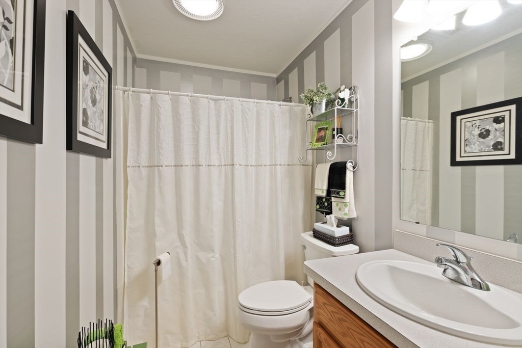 Easton, Massachusetts, 02375, United States, 3 Bedrooms Bedrooms, ,2 BathroomsBathrooms,Residential,For Sale,1838862