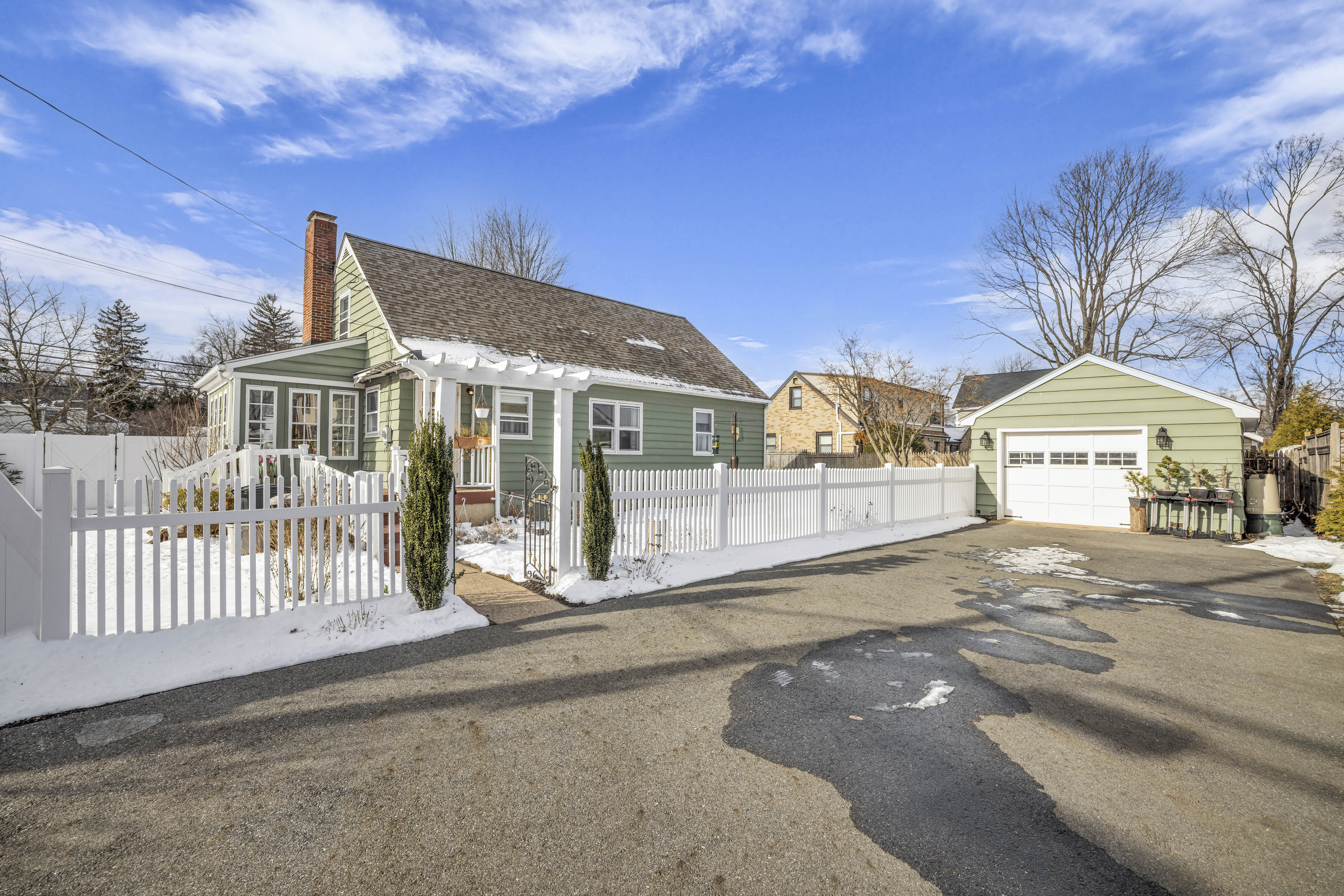 Pompton Plains, New Jersey, 07444, United States, 4 Bedrooms Bedrooms, ,3 BathroomsBathrooms,Residential,For Sale,2007489