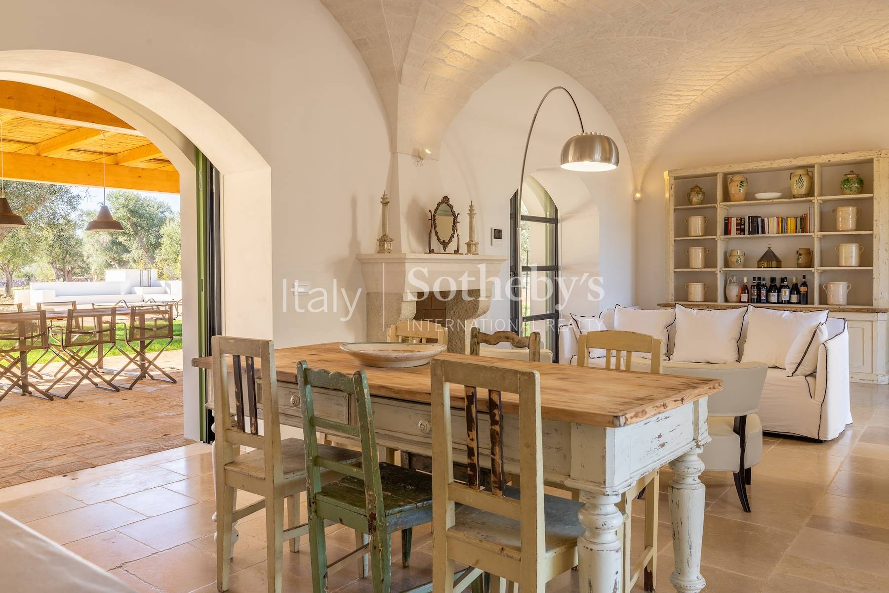  Exclusive estate among the olive trees in the Valle d