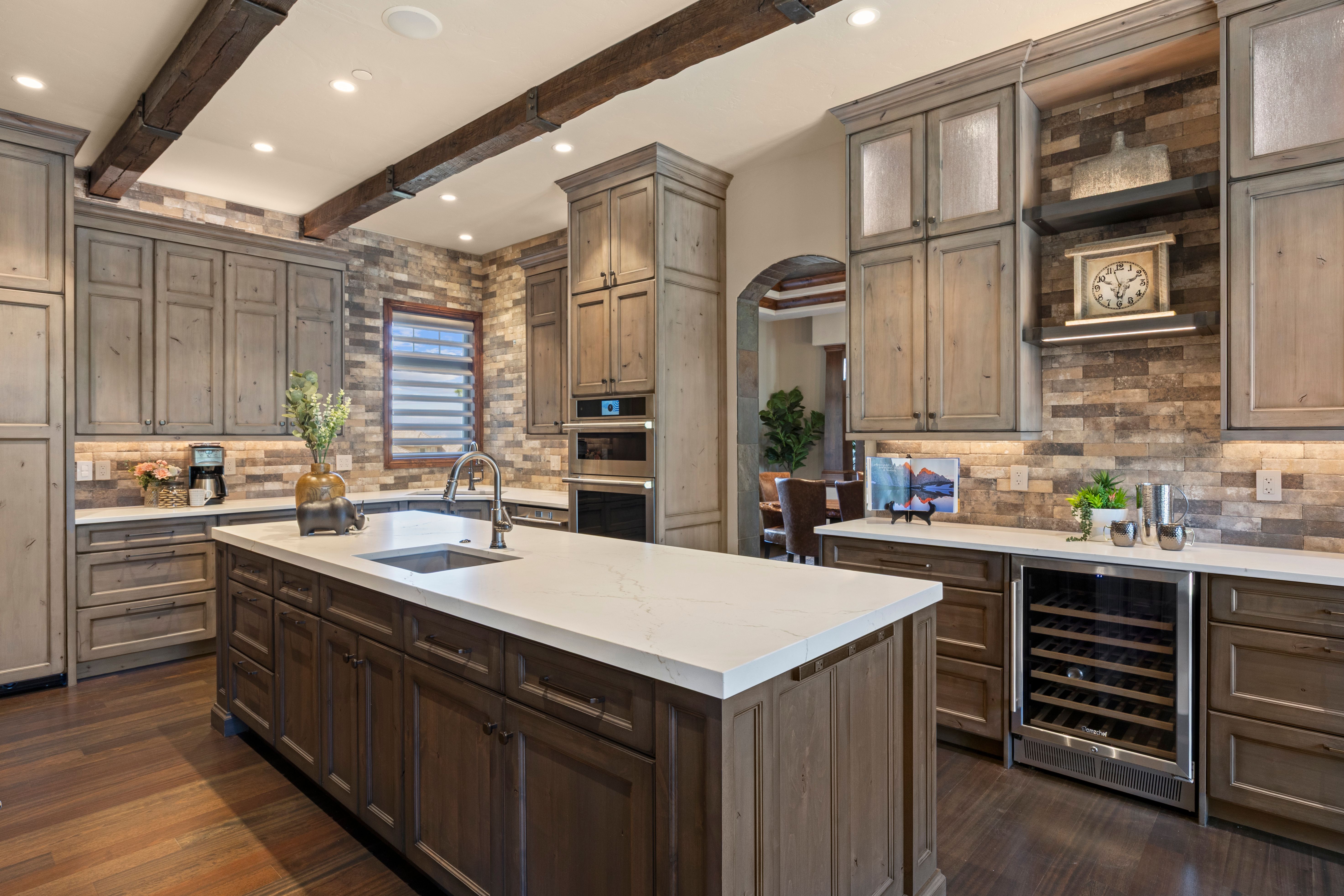  Spectacular custom ranch with a walk-out finished basement - 物件實景