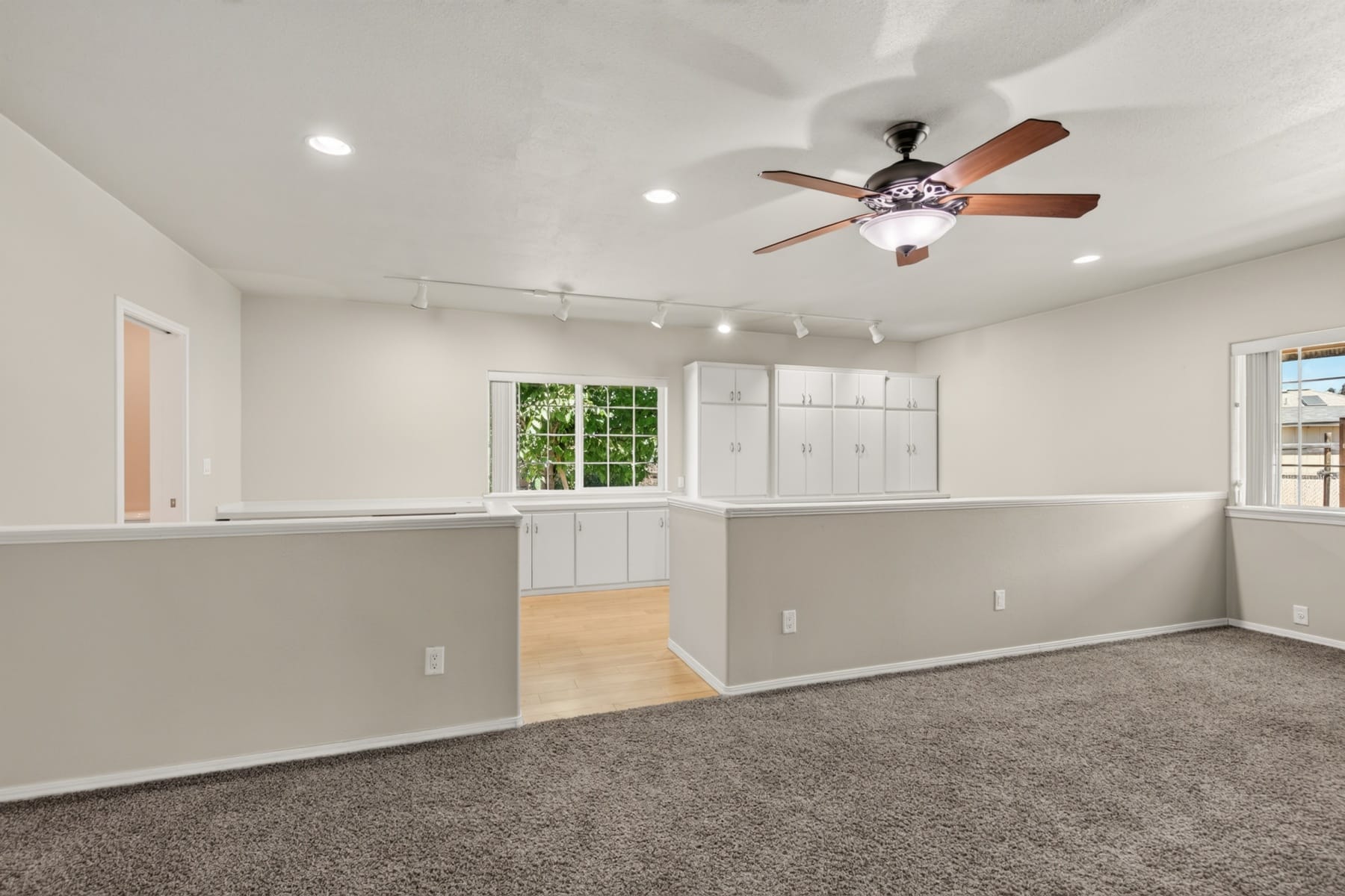  182 Justin Court Central Point, OR 97502 - 物件實景