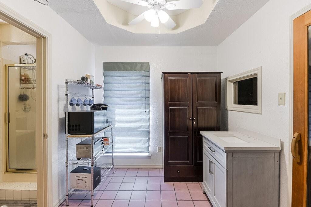 Kennedale, Texas, 76060, United States, 3 Bedrooms Bedrooms, ,3 BathroomsBathrooms,Residential,For Sale,1995469