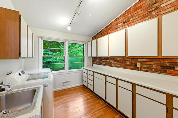 Chapel Hill, North Carolina, 27514, United States, 3 Bedrooms Bedrooms, ,3 BathroomsBathrooms,Residential,For Sale,1847615