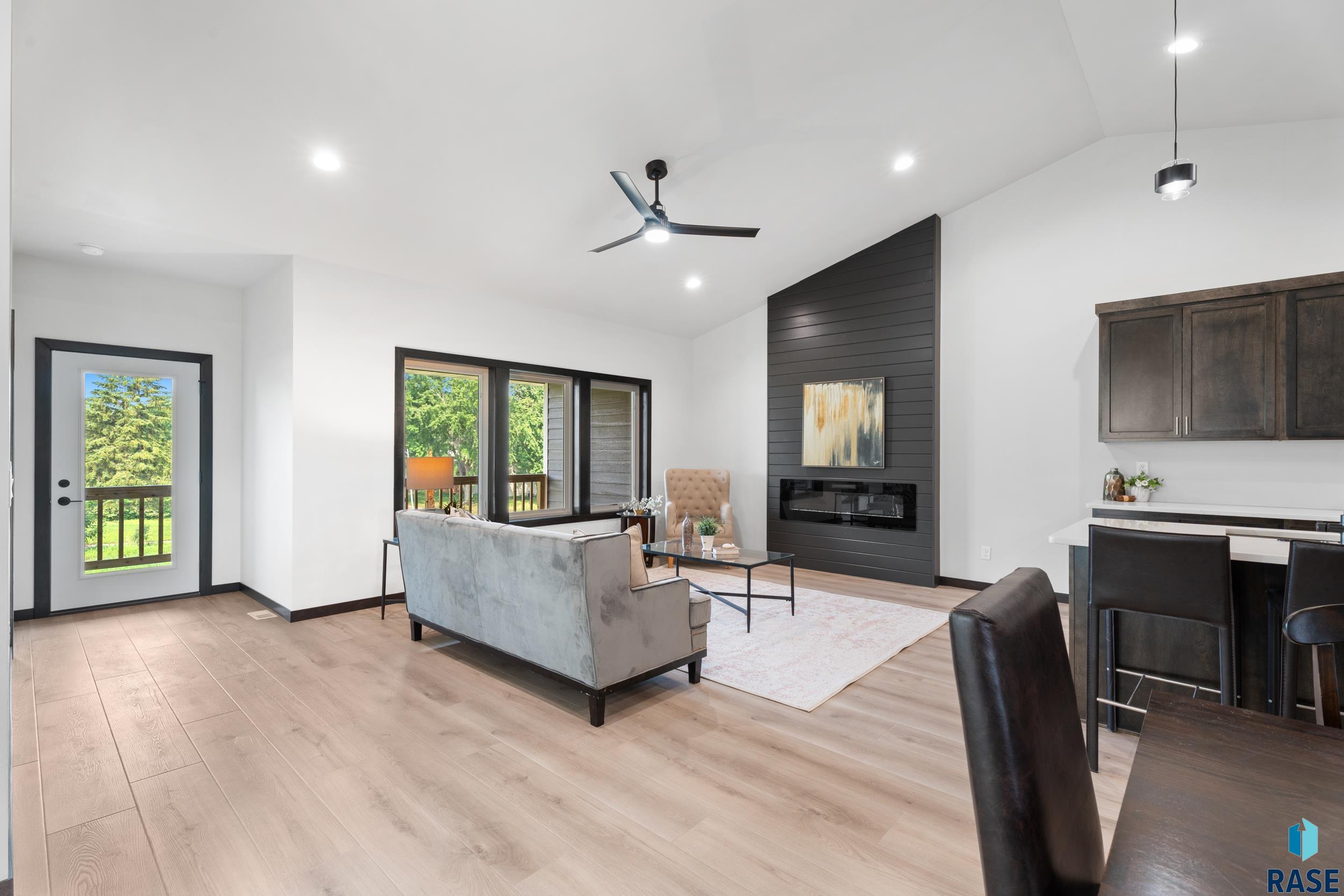 Sioux Falls, South Dakota, 57110, United States, 4 Bedrooms Bedrooms, ,2 BathroomsBathrooms,Residential,For Sale,1974894