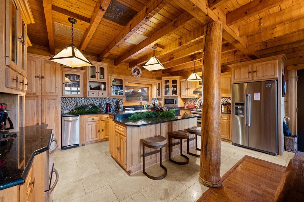 Sevierville, Tennessee, 37862, United States, 2 Bedrooms Bedrooms, ,4 BathroomsBathrooms,Residential,For Sale,1914070