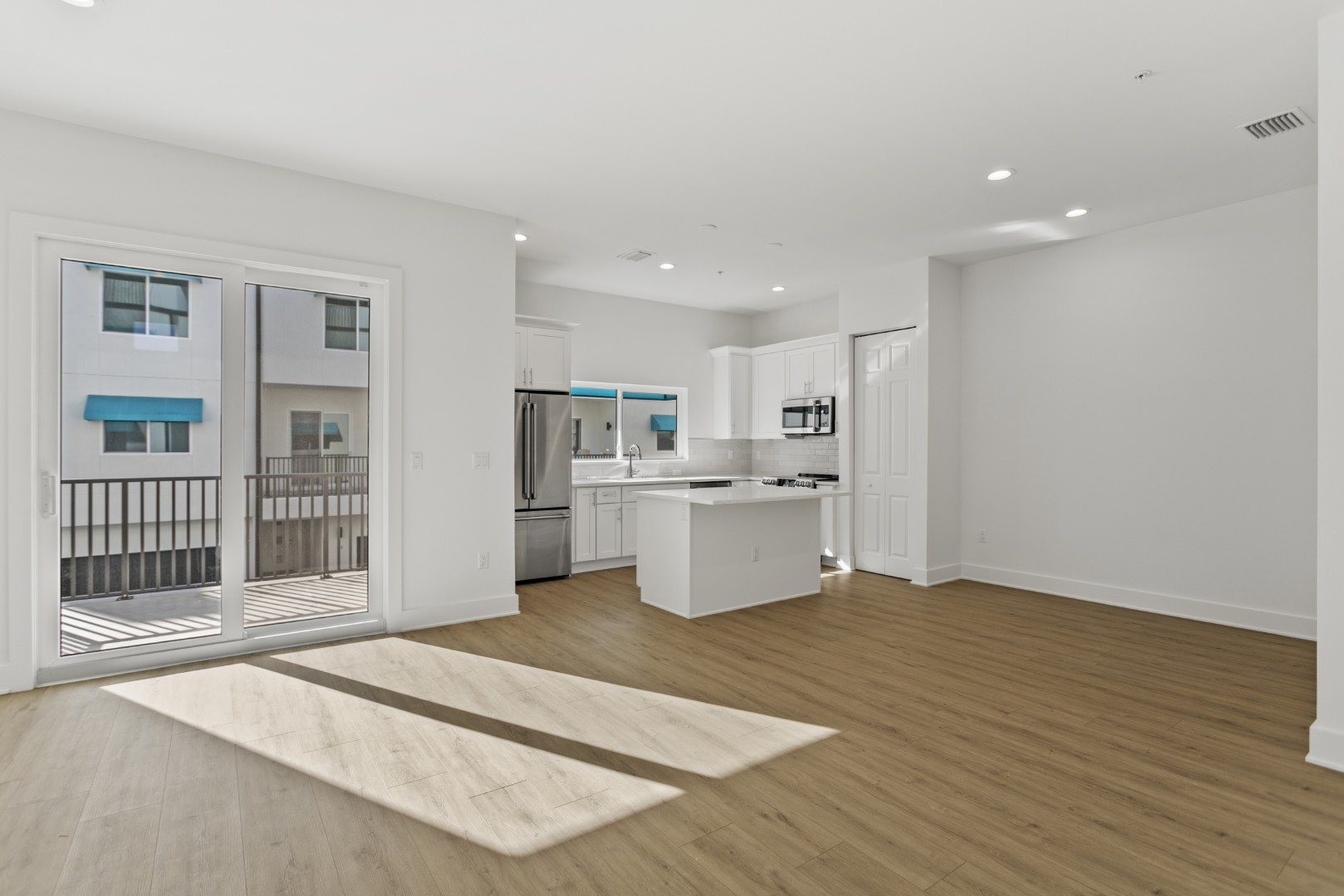 Madeira Beach, Florida, 33708, United States, 5 Bedrooms Bedrooms, ,4 BathroomsBathrooms,Residential,For Sale,1810583