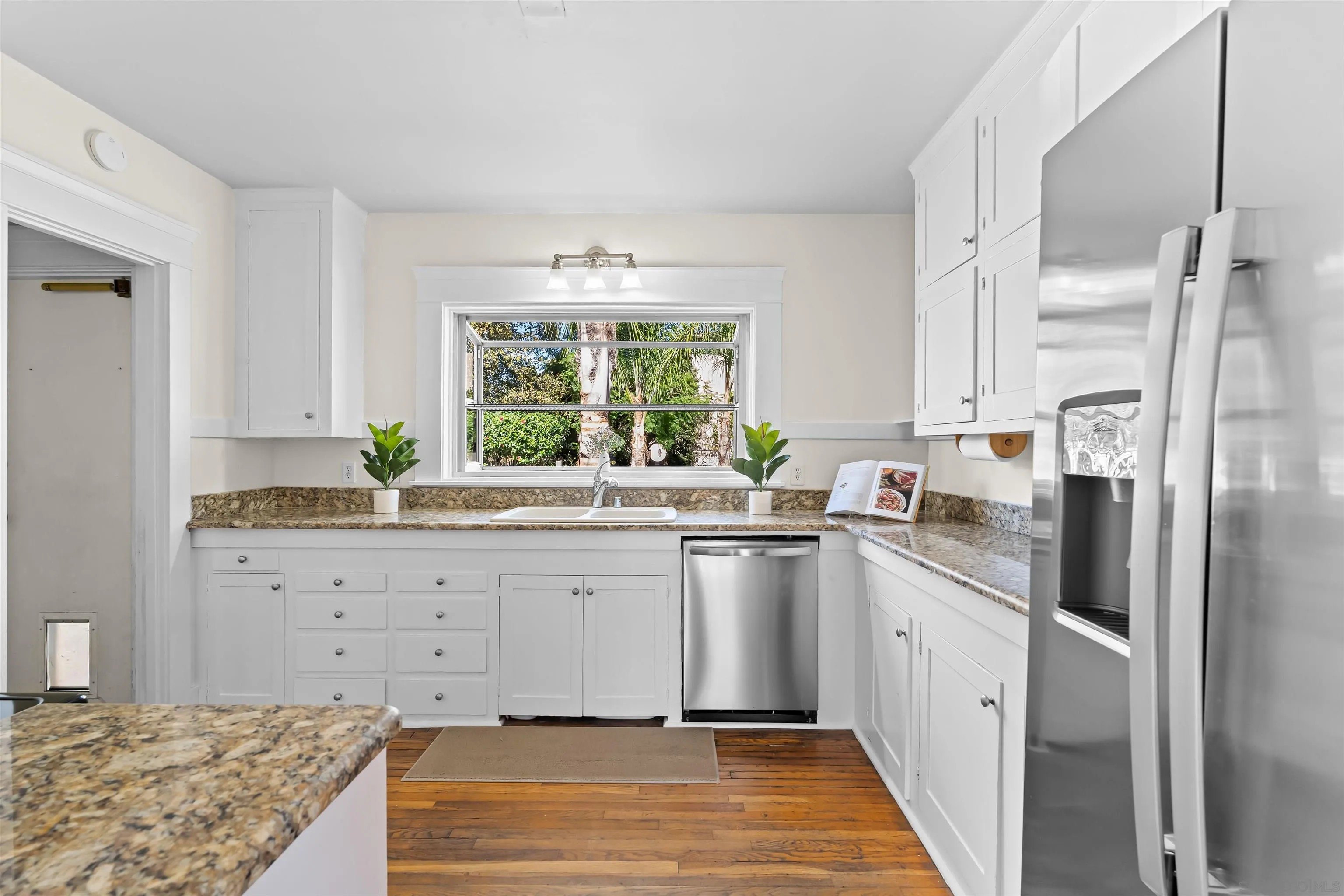 San Diego, California, 92103, United States, 2 Bedrooms Bedrooms, ,1 BathroomBathrooms,Residential,For Sale,1991109