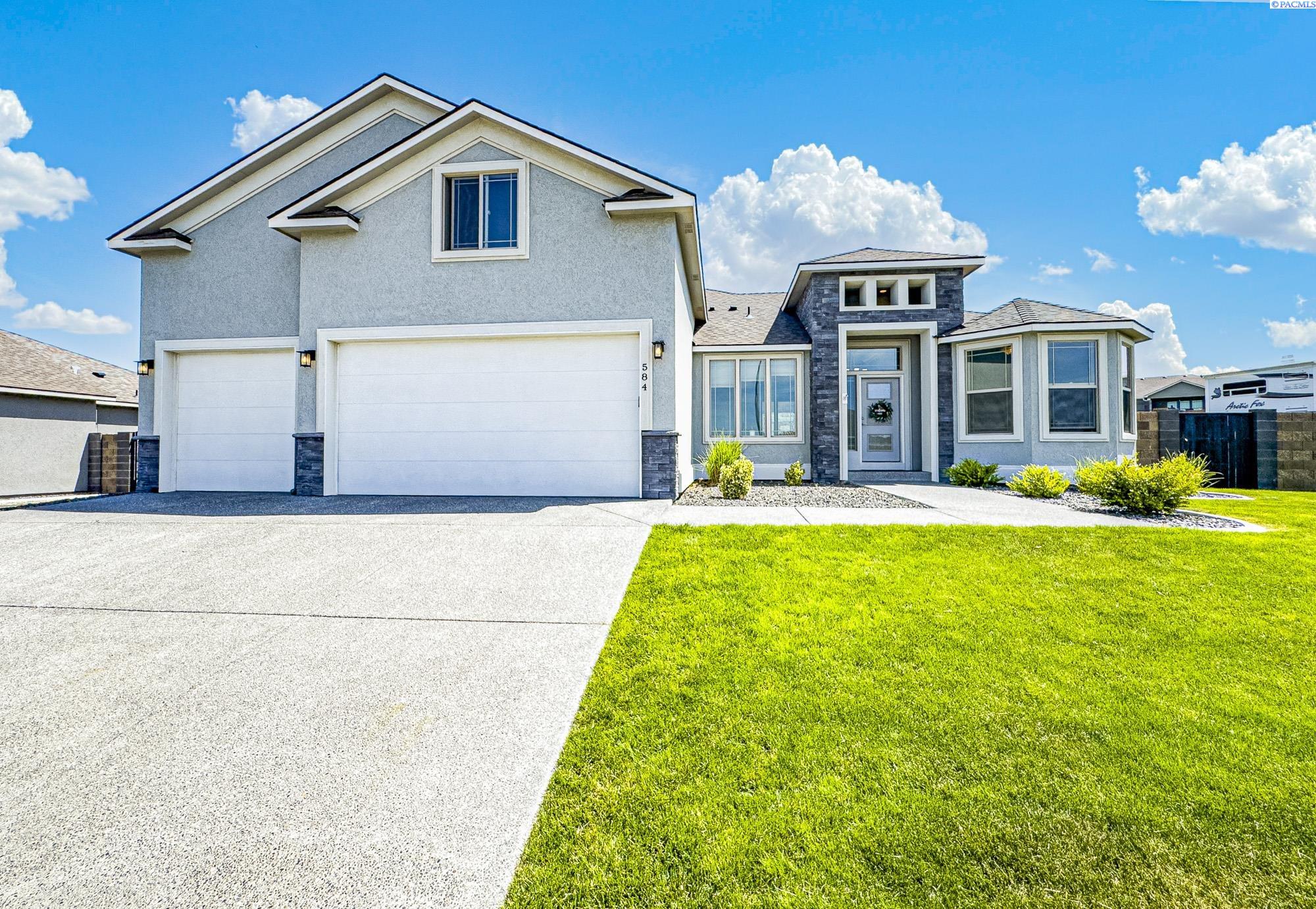 West Richland, Washington, 99353, United States, 5 Bedrooms Bedrooms, ,2 BathroomsBathrooms,Residential,For Sale,1873826