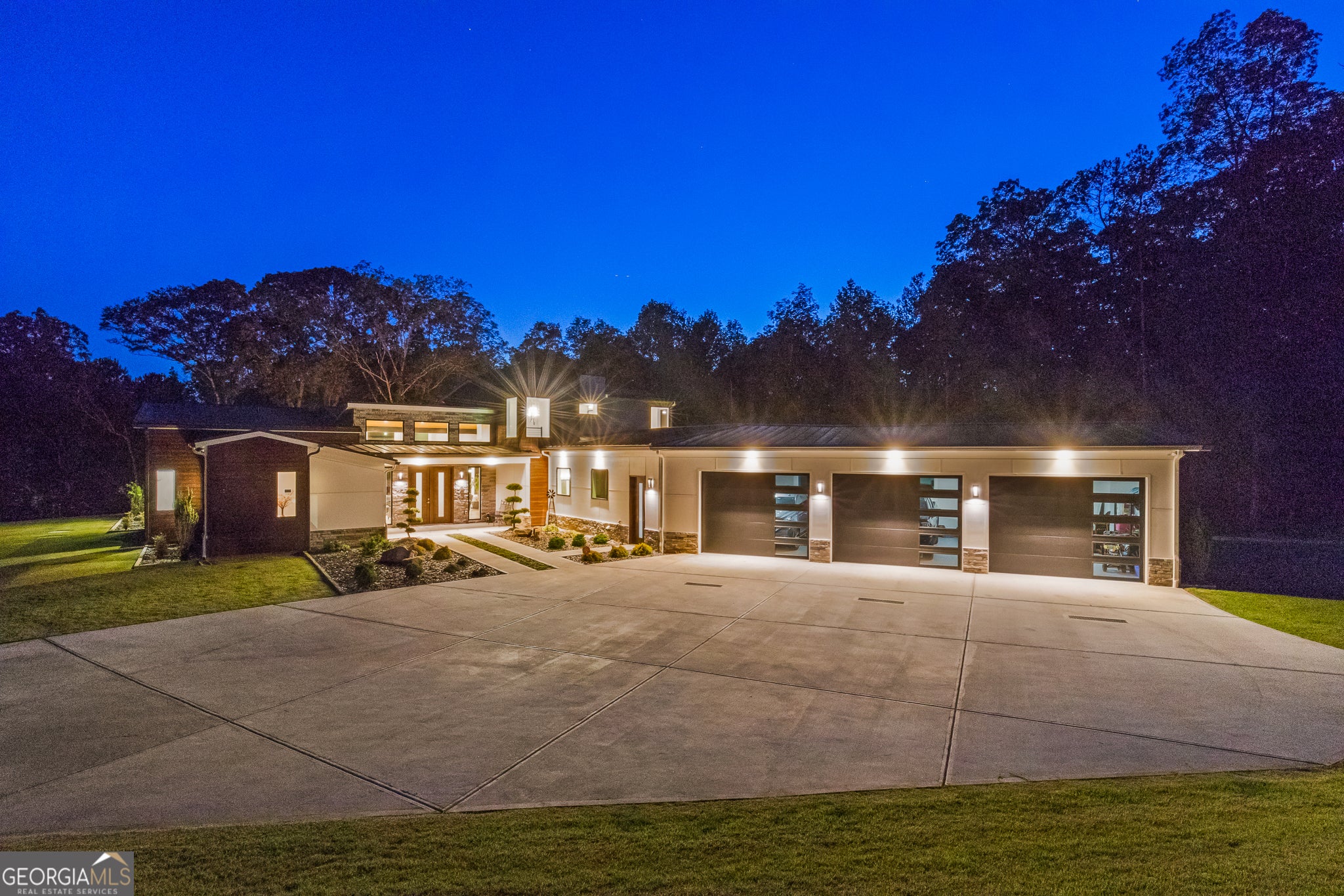 Tyrone, Georgia, 30290, United States, 4 Bedrooms Bedrooms, ,4 BathroomsBathrooms,Residential,For Sale,2036545