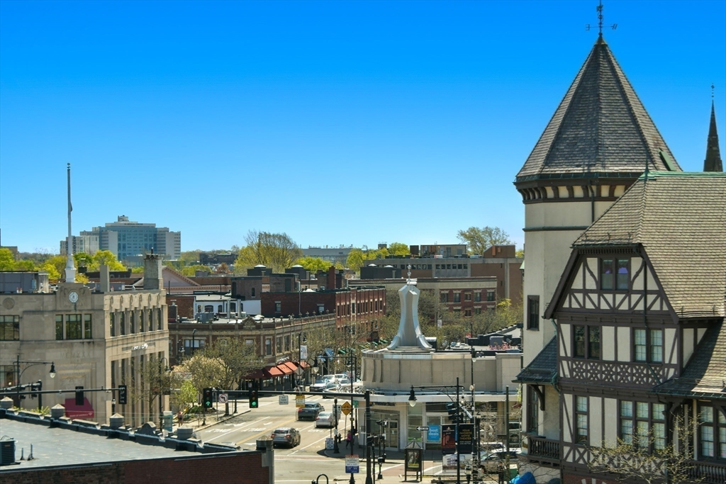 Brookline, Massachusetts, 02446, United States, 3 Bedrooms Bedrooms, ,4 BathroomsBathrooms,Residential,For Sale,1975462