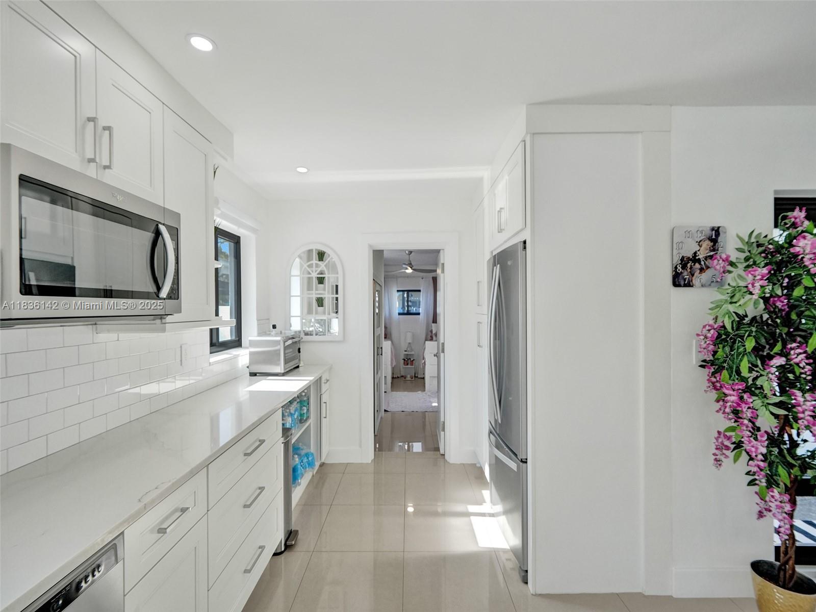 Hollywood, Florida, 33019, United States, 3 Bedrooms Bedrooms, ,2 BathroomsBathrooms,Residential,For Sale,1898660