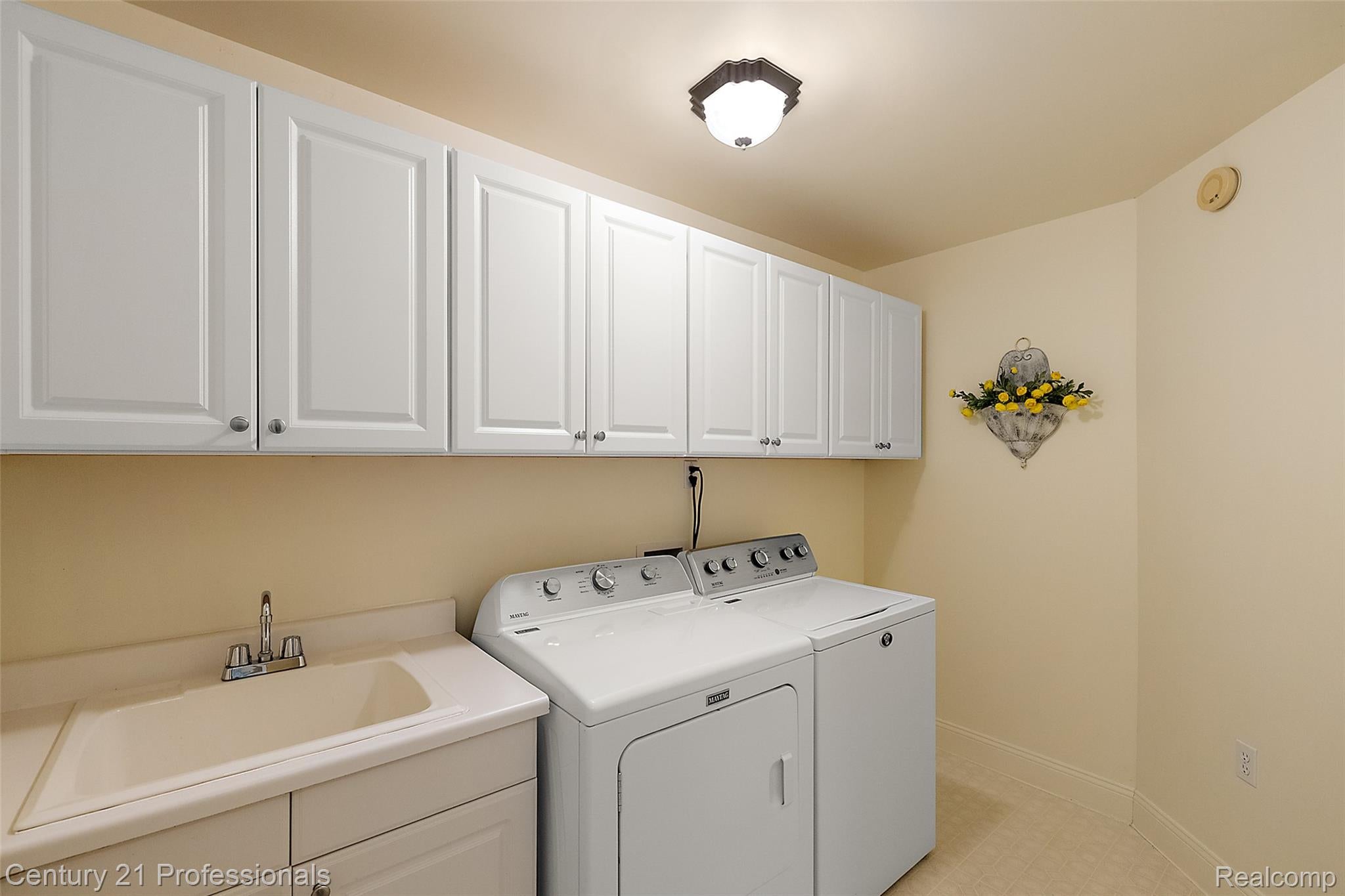 Clarkston, Michigan, 48346, United States, 4 Bedrooms Bedrooms, ,7 BathroomsBathrooms,Residential,For Sale,2048841
