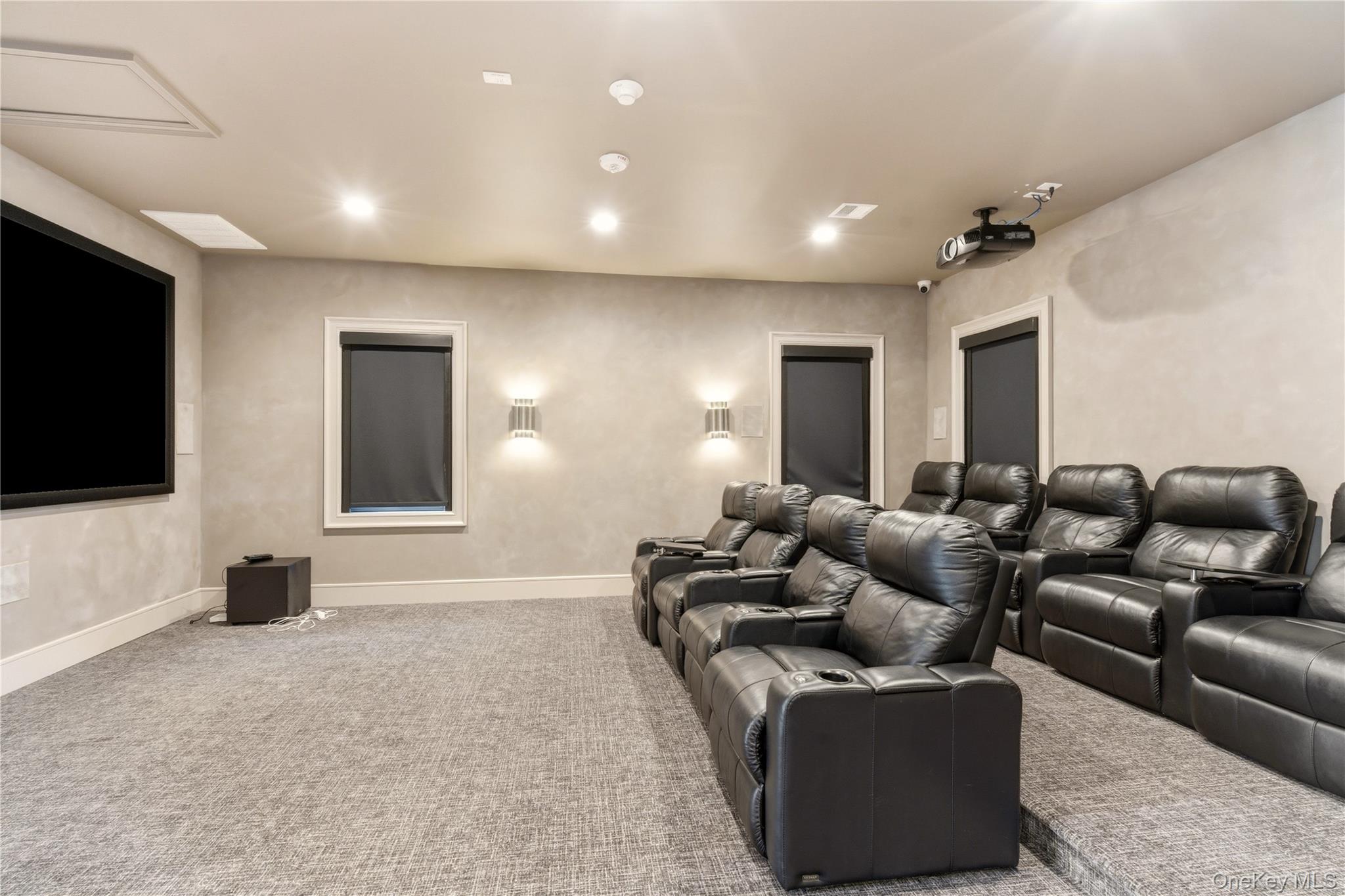  102 Three Ponds Lane E, Woodbury, NY, 11797 - 物件實景