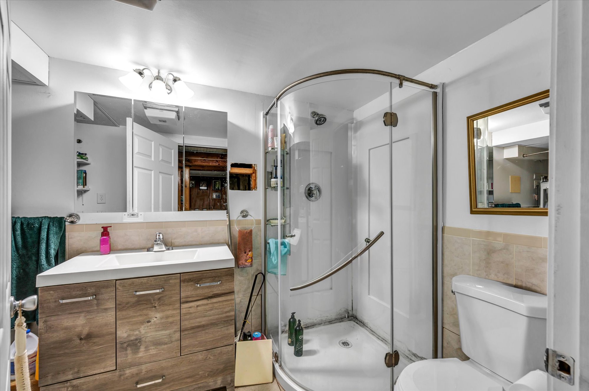 Trumbull, Connecticut, 06611, United States, 3 Bedrooms Bedrooms, ,2 BathroomsBathrooms,Residential,For Sale,1999196