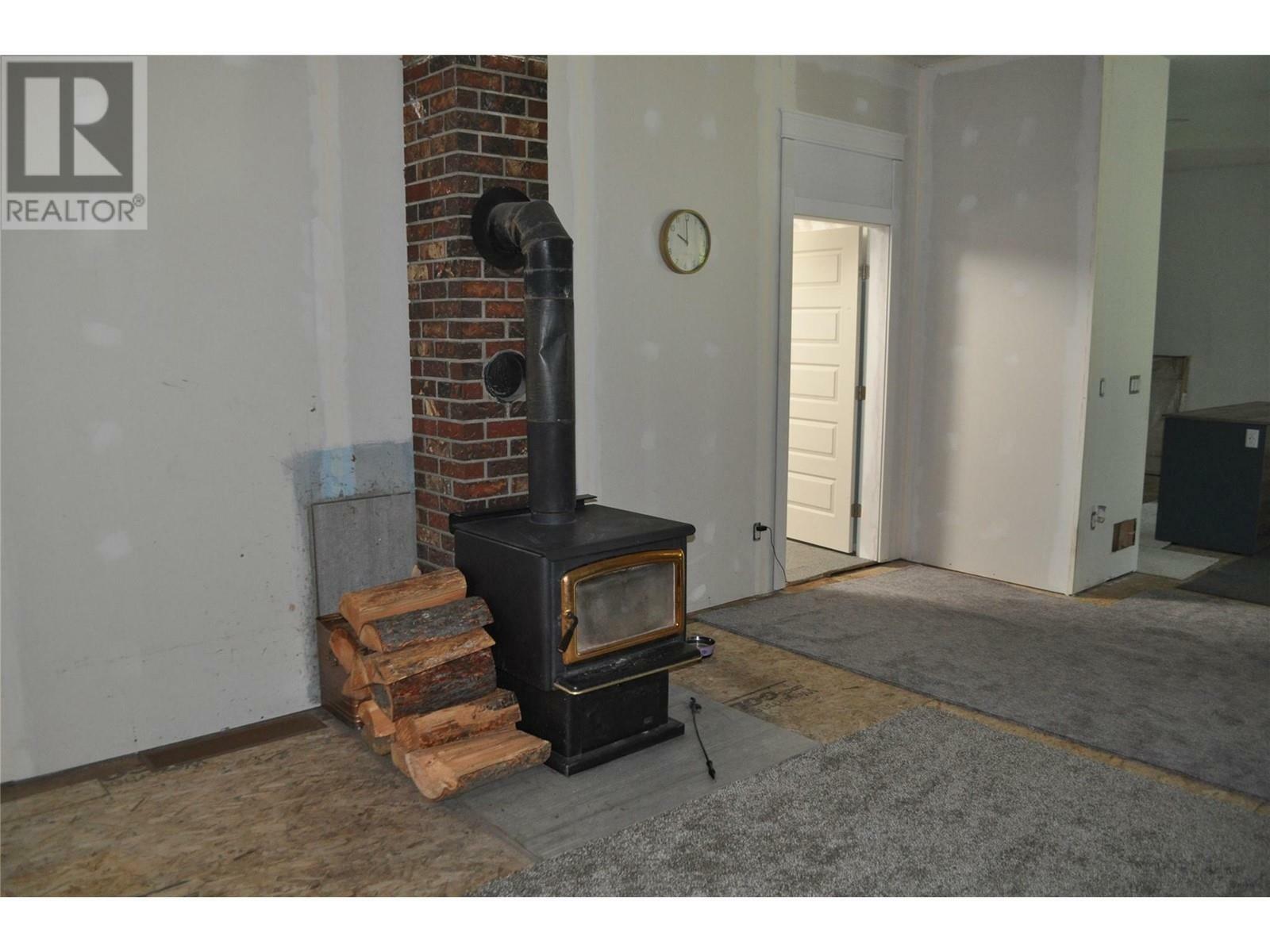 CHERRYVILLE, British Columbia, V0E 2G1, CA, 2 Bedrooms Bedrooms, ,2 BathroomsBathrooms,Residential,For Sale,1837414